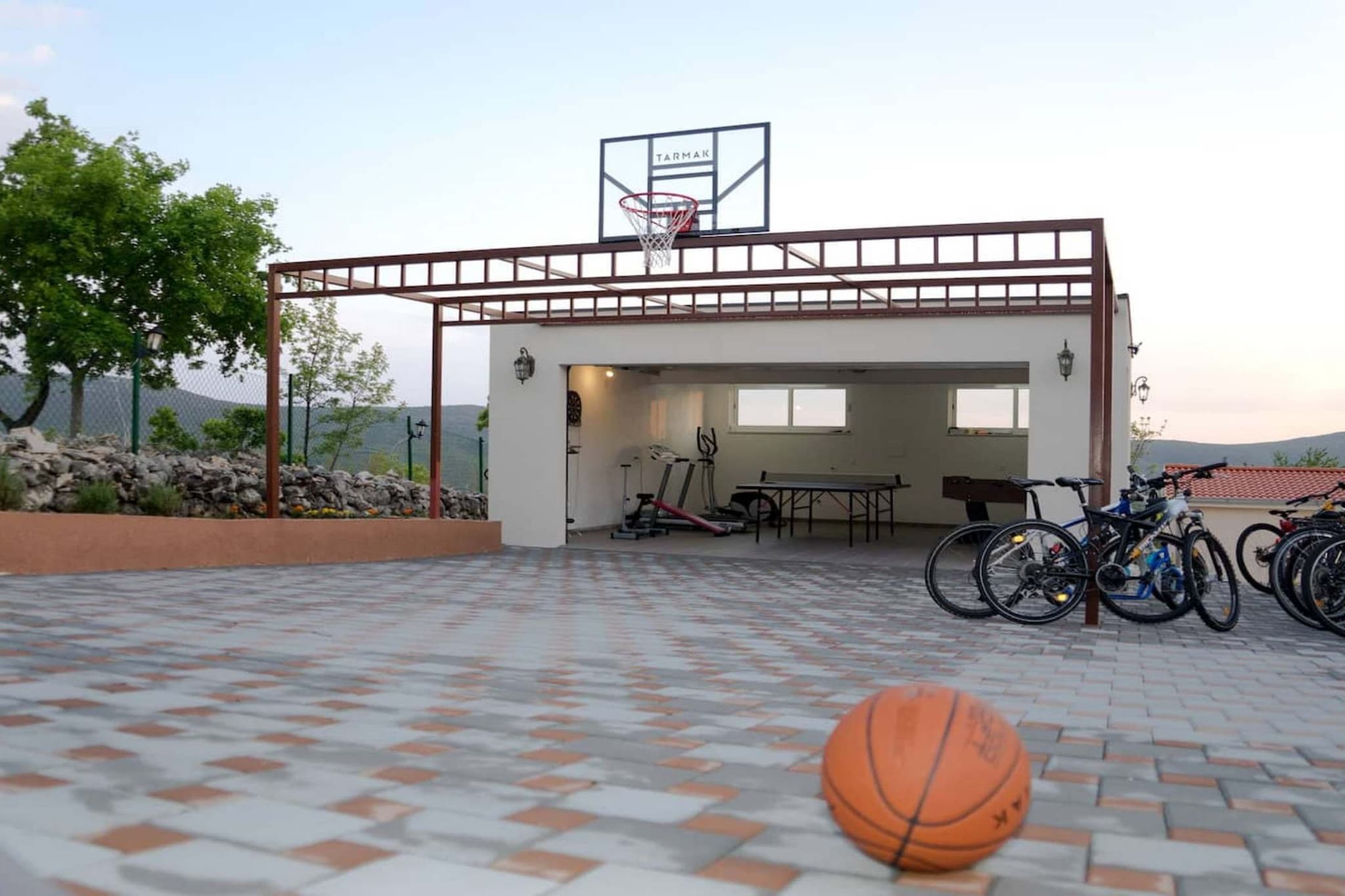 Peaceful Escape with Mountain Views, Heated Pool and Modern Amenities in Radošić - Four Bedroom Villa-Terrasse