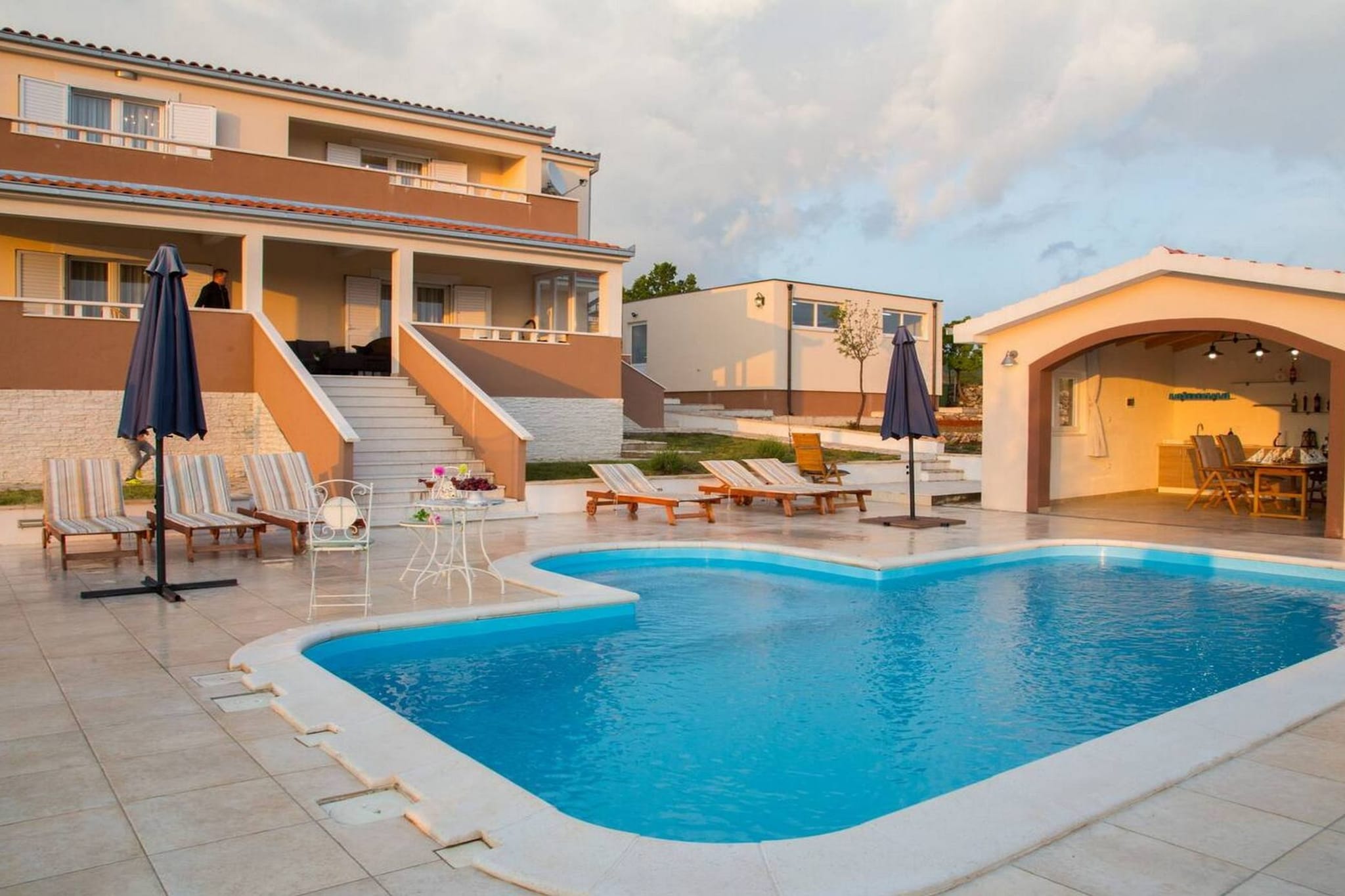 Peaceful Escape with Mountain Views, Heated Pool and Modern Amenities in Radošić - Four Bedroom Villa-Piscine