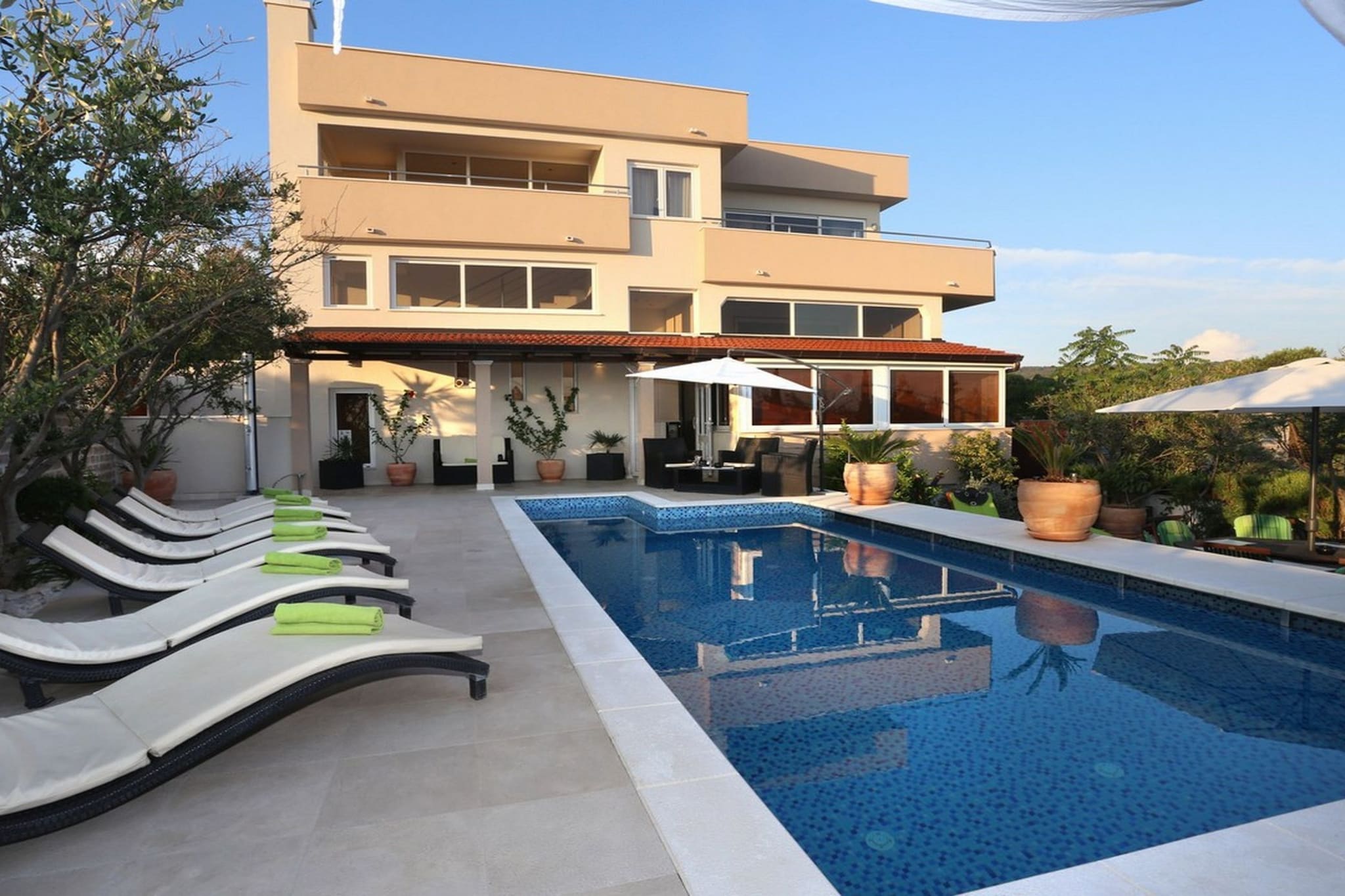 Okrug Gornji Luxurious Escape Villa with Pool - Five Bedroom Villa with Pool-Pool