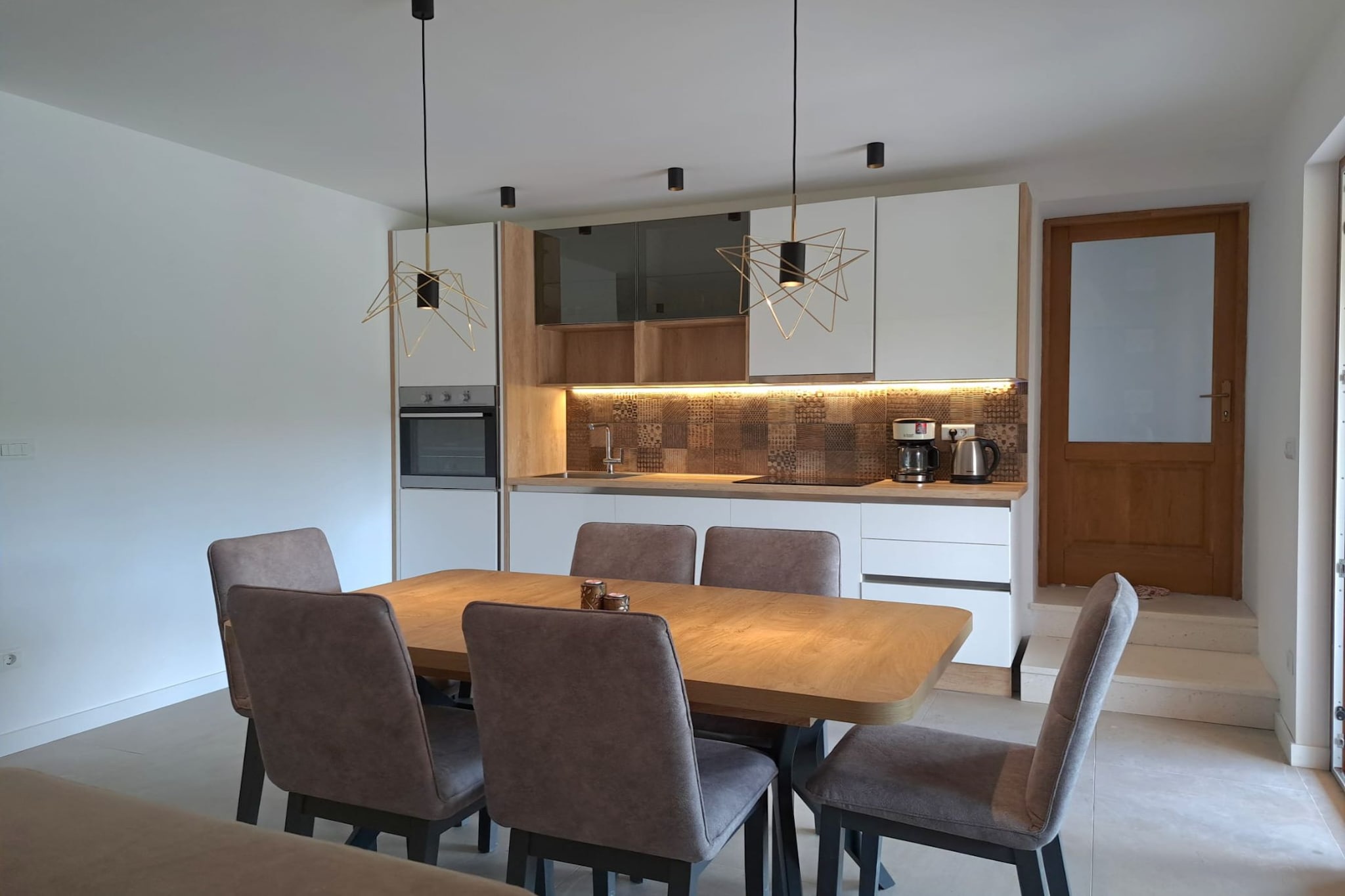 Tranquil Holiday Home with Pool, Garden, and Playground in a Peaceful Countryside Setting - Three Bedroom Holiday Home-Cuisine