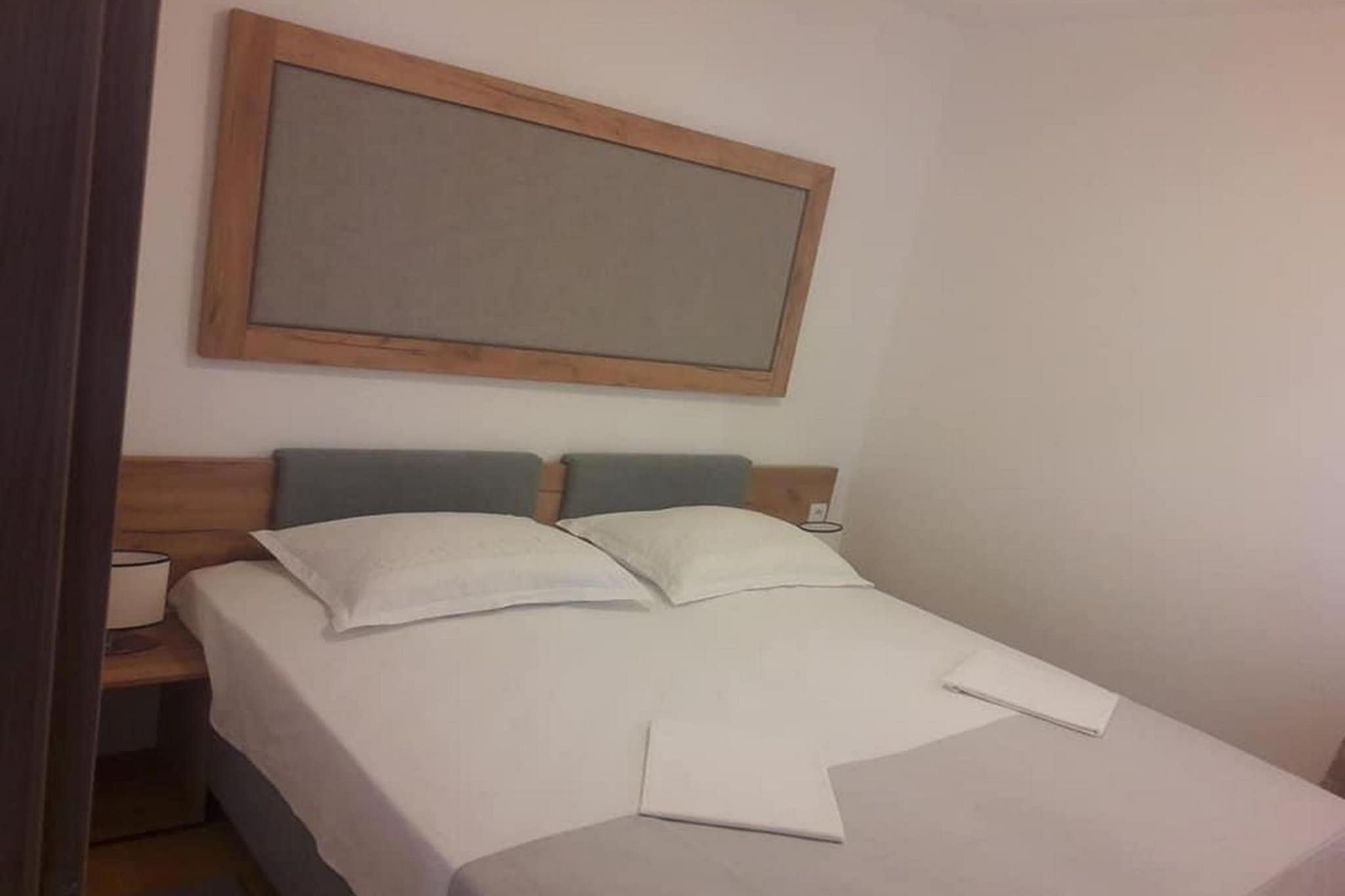 Mastrinka Bright Apartment with Free Parking and Modern Amenities - Two Bedroom Apartment-Bedroom
