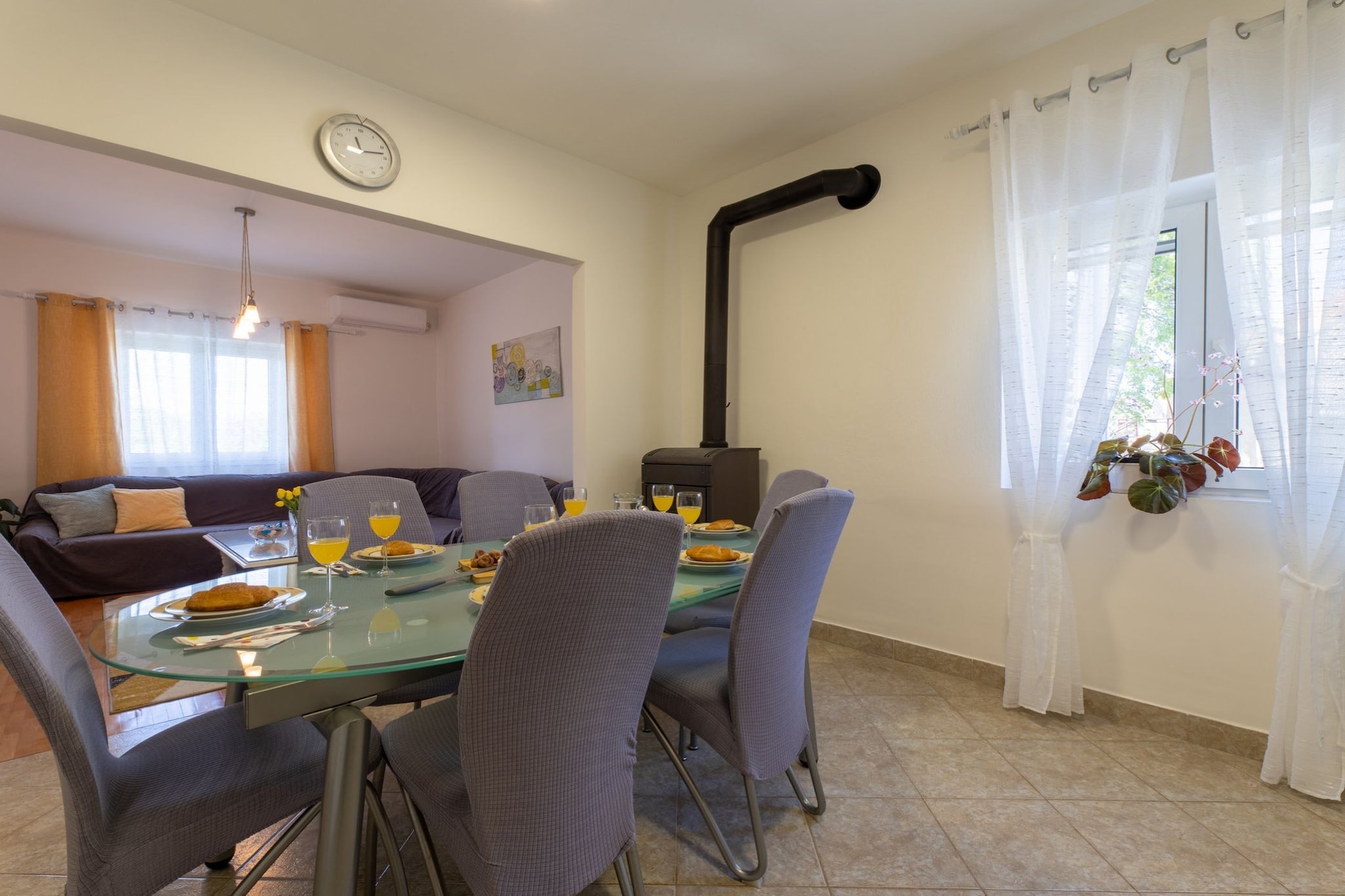 Peaceful and Cozy Holiday Home near Imotski - Two Bedroom Holiday Home-Salle à manger