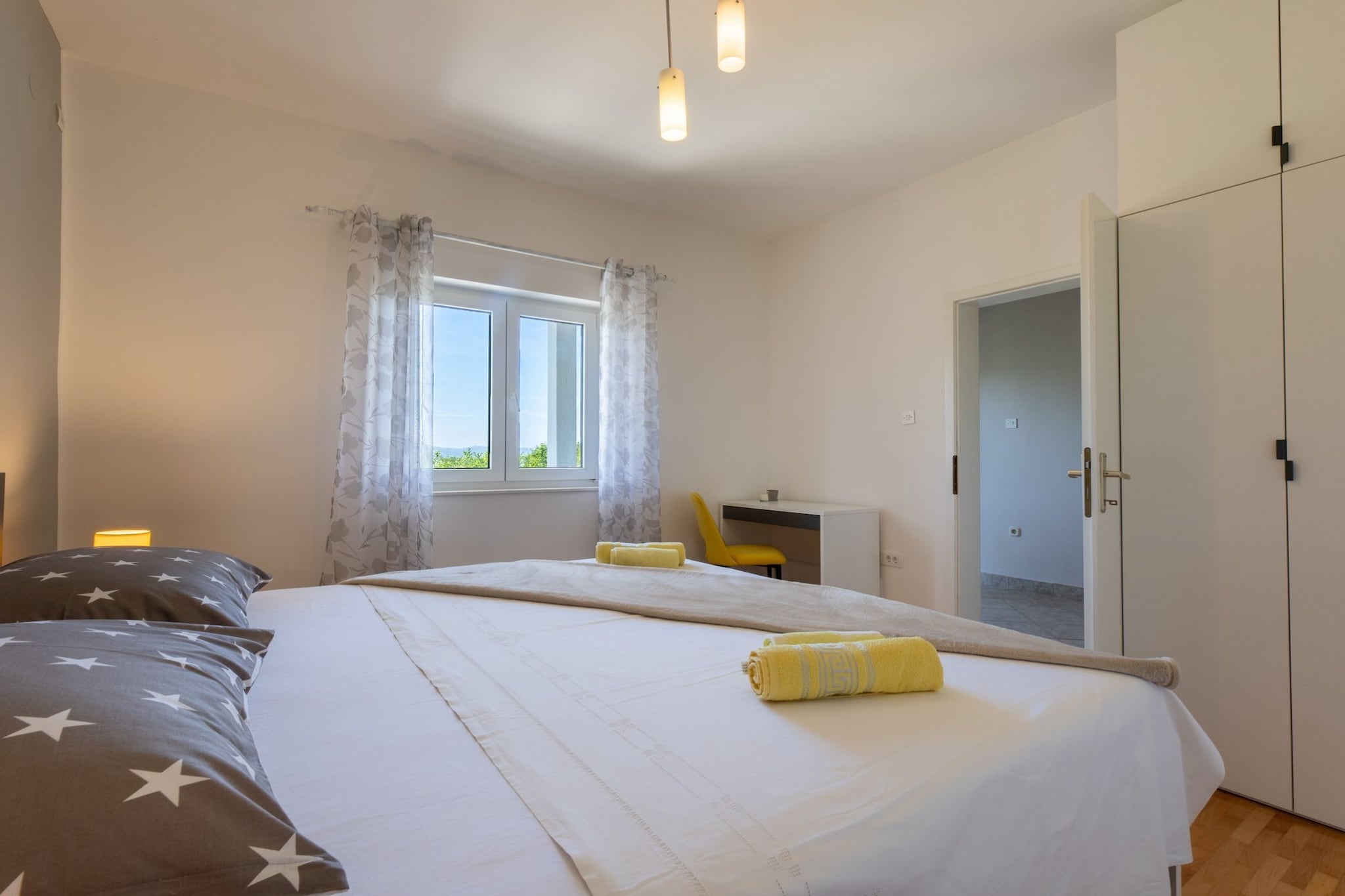 Peaceful and Cozy Holiday Home near Imotski - Two Bedroom Holiday Home-Chambre