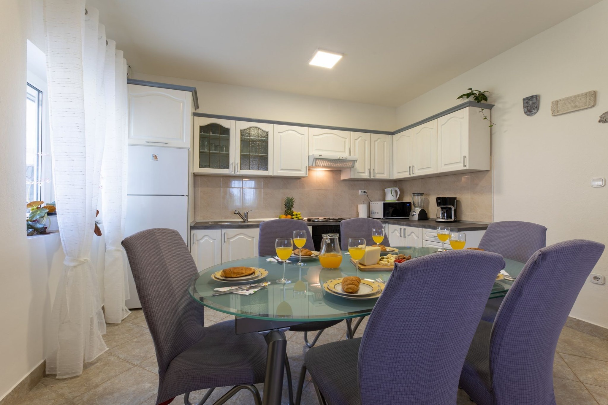 Peaceful and Cozy Holiday Home near Imotski - Two Bedroom Holiday Home-Cuisine