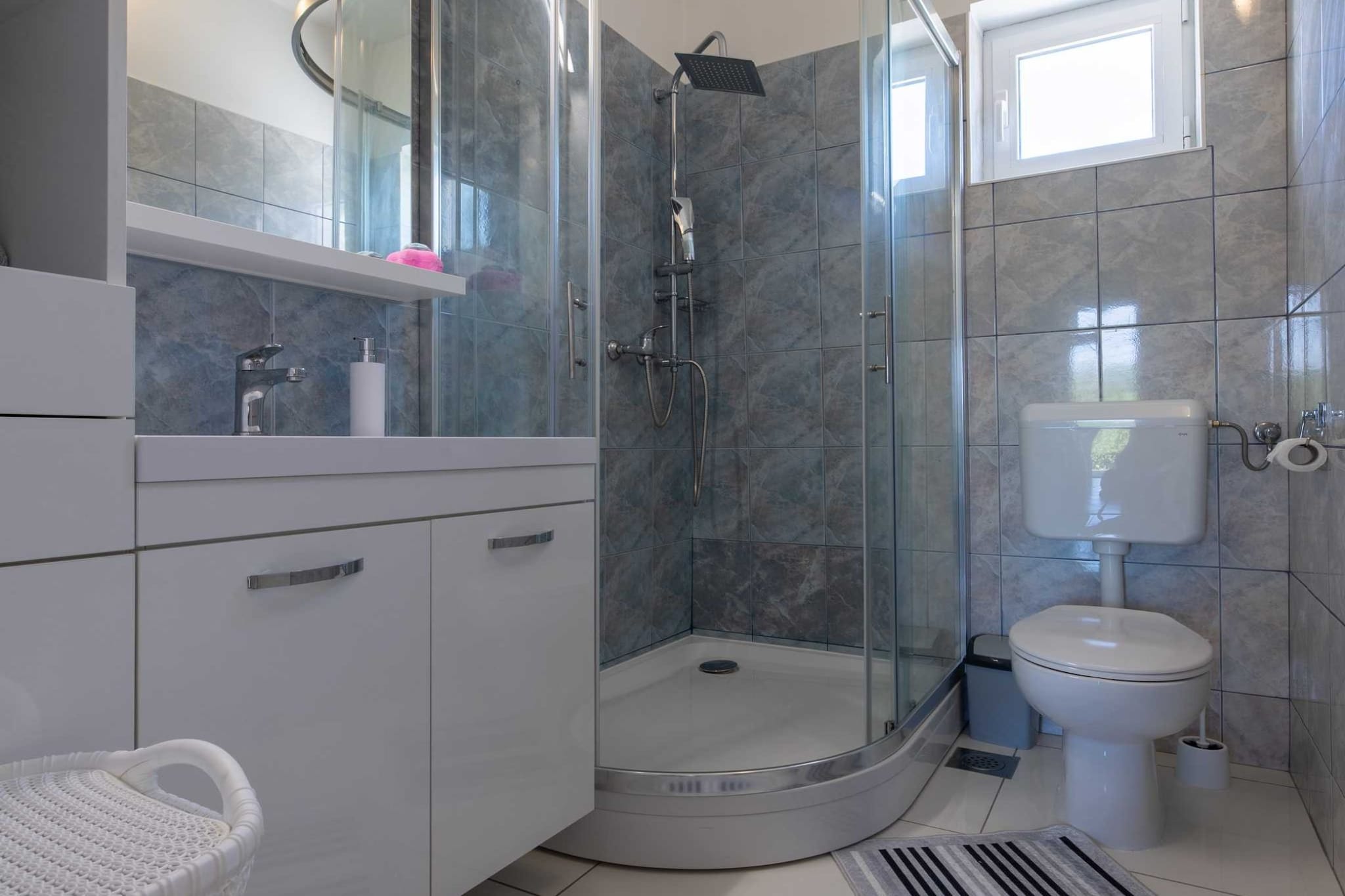 Peaceful and Cozy Holiday Home near Imotski - Two Bedroom Holiday Home-Salle de bain