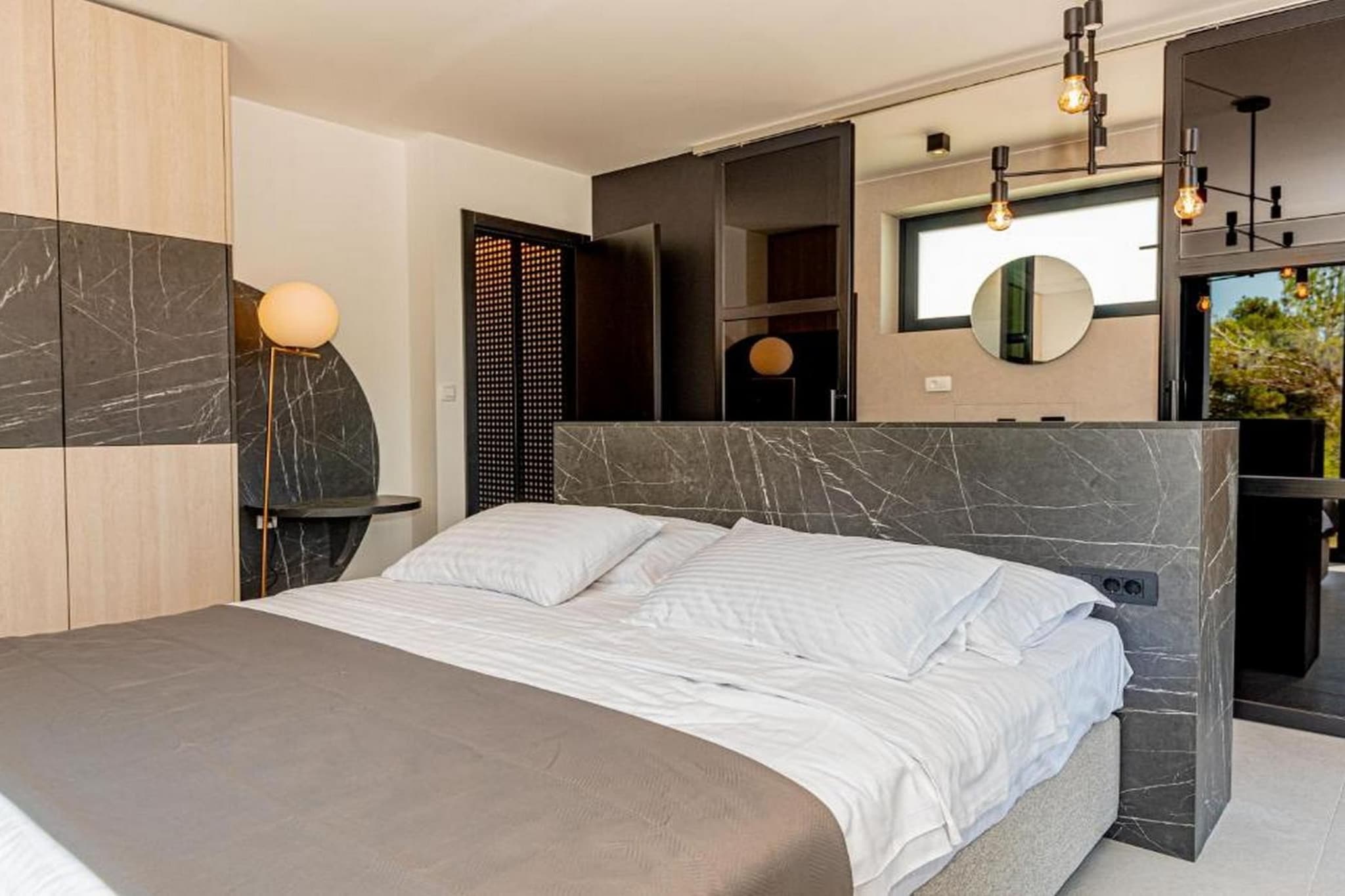 Luxury Contemporary Villa in Vodice with Pool, Sauna and Hot Tub - Four Bedroom Villa with pool-Schlafzimmer