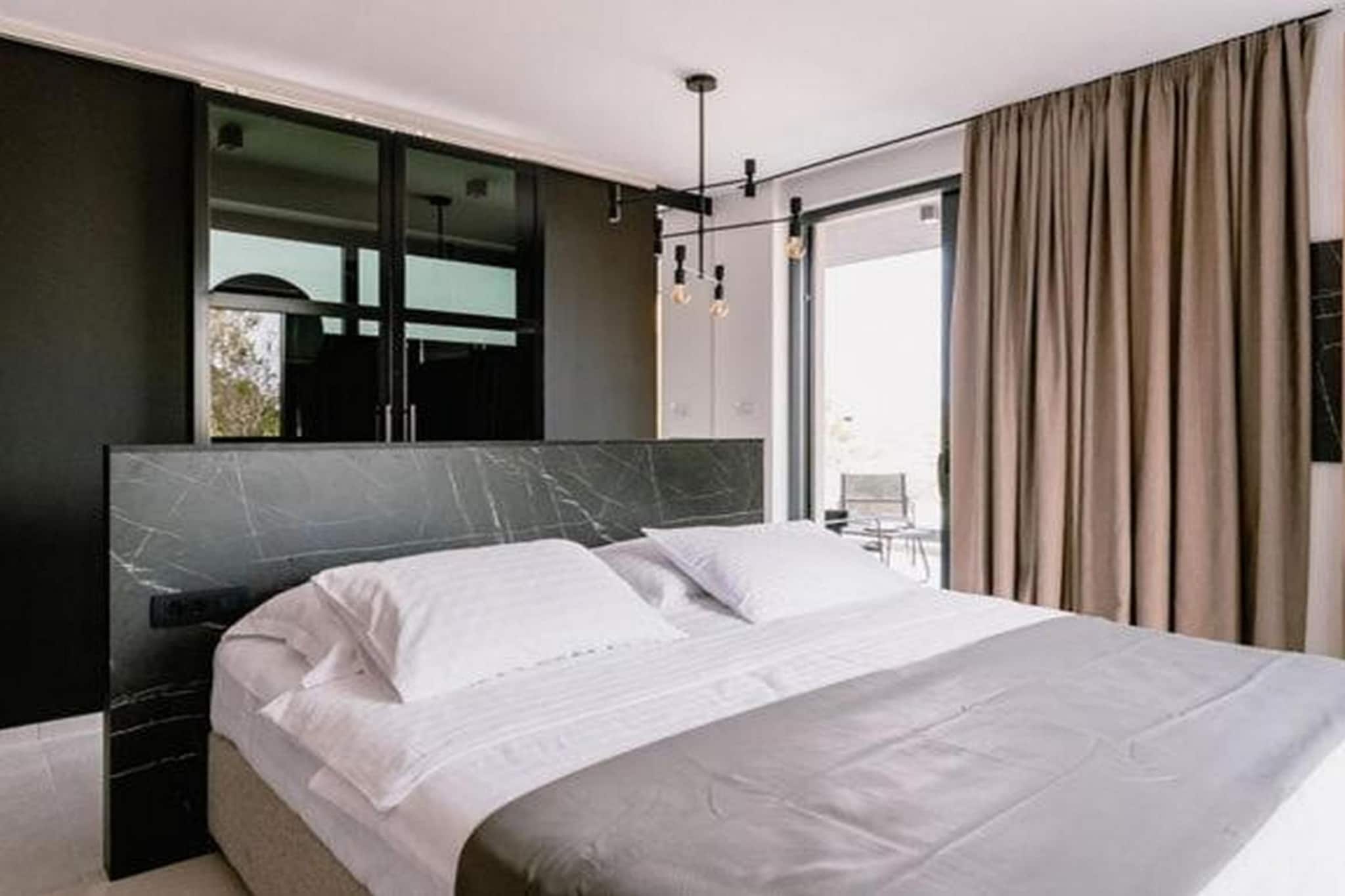 Luxury Contemporary Villa in Vodice with Pool, Sauna and Hot Tub - Four Bedroom Villa with pool-Schlafzimmer