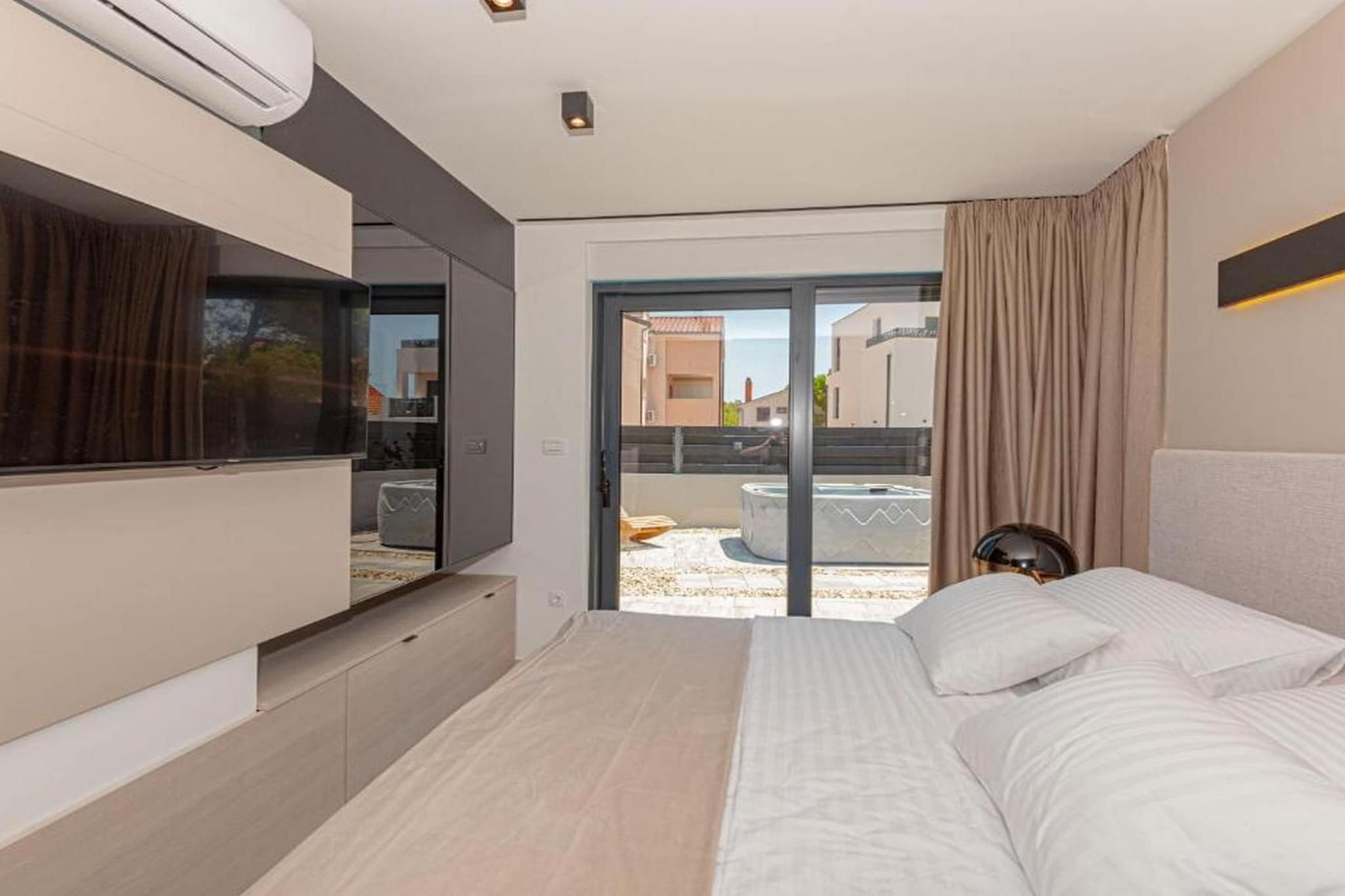 Luxury Contemporary Villa in Vodice with Pool, Sauna and Hot Tub - Four Bedroom Villa with pool-Schlafzimmer