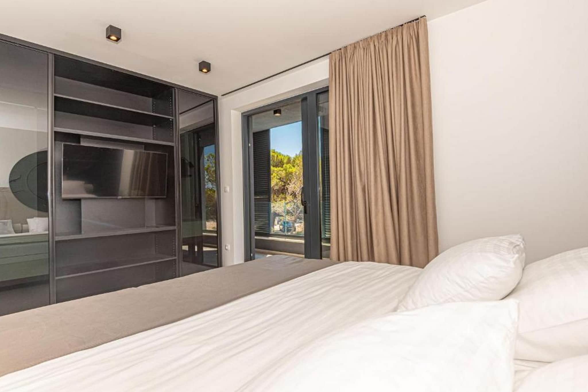 Luxury Contemporary Villa in Vodice with Pool, Sauna and Hot Tub - Four Bedroom Villa with pool-Schlafzimmer