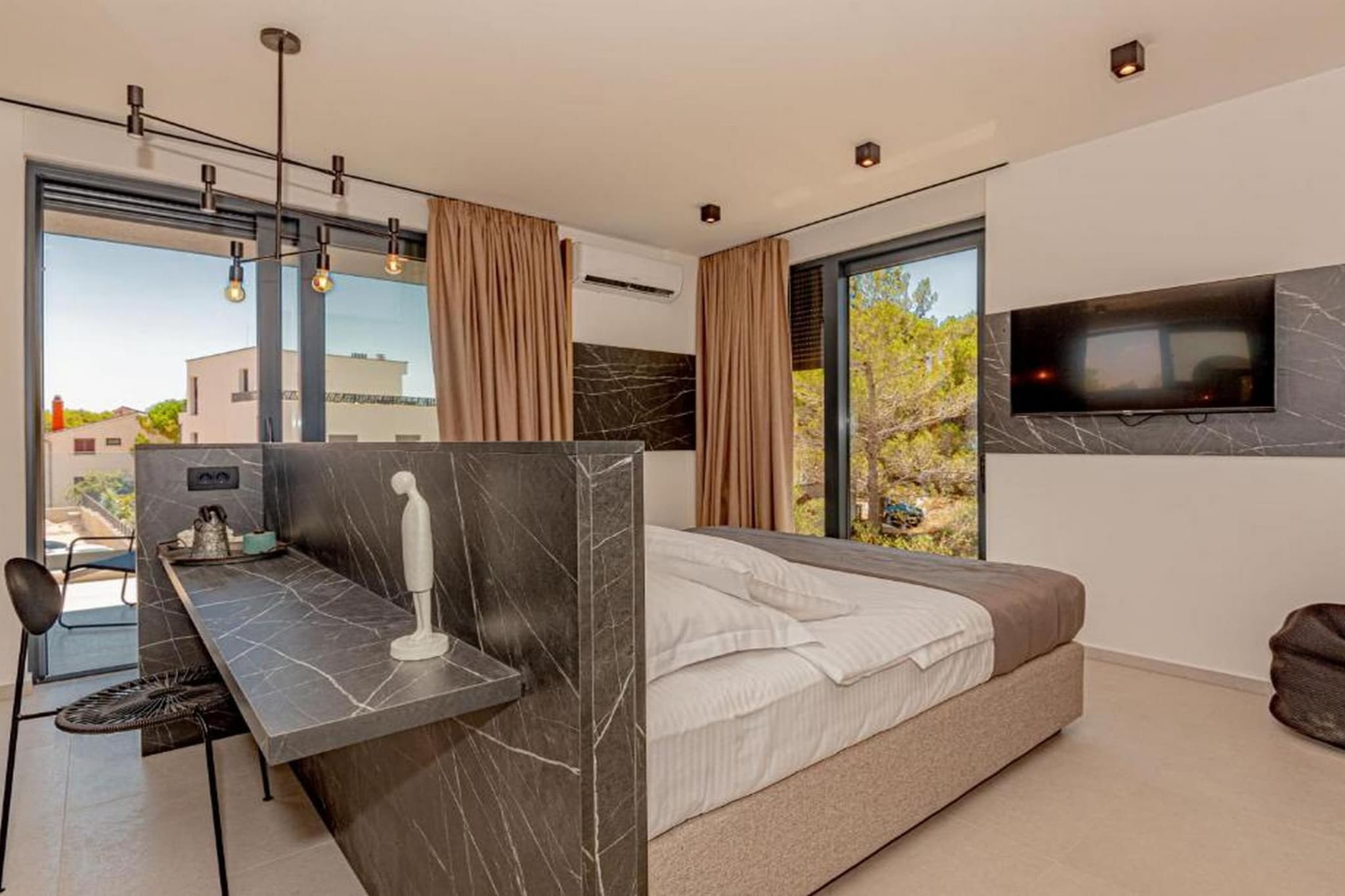 Luxury Contemporary Villa in Vodice with Pool, Sauna and Hot Tub - Four Bedroom Villa with pool-Schlafzimmer