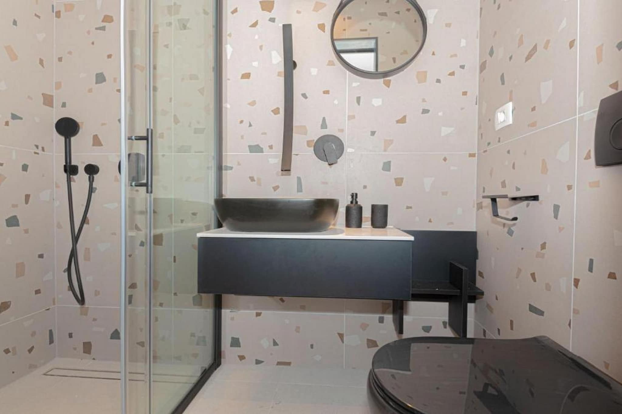 Luxury Contemporary Villa in Vodice with Pool, Sauna and Hot Tub - Four Bedroom Villa with pool-Badezimmer