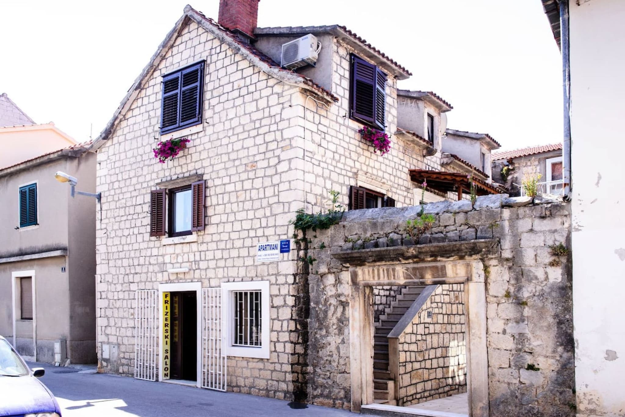 Picturesque House in Kaštela Old Town Near Beach and Local Amenities - Four Bedroom Holiday Home-Extérieur