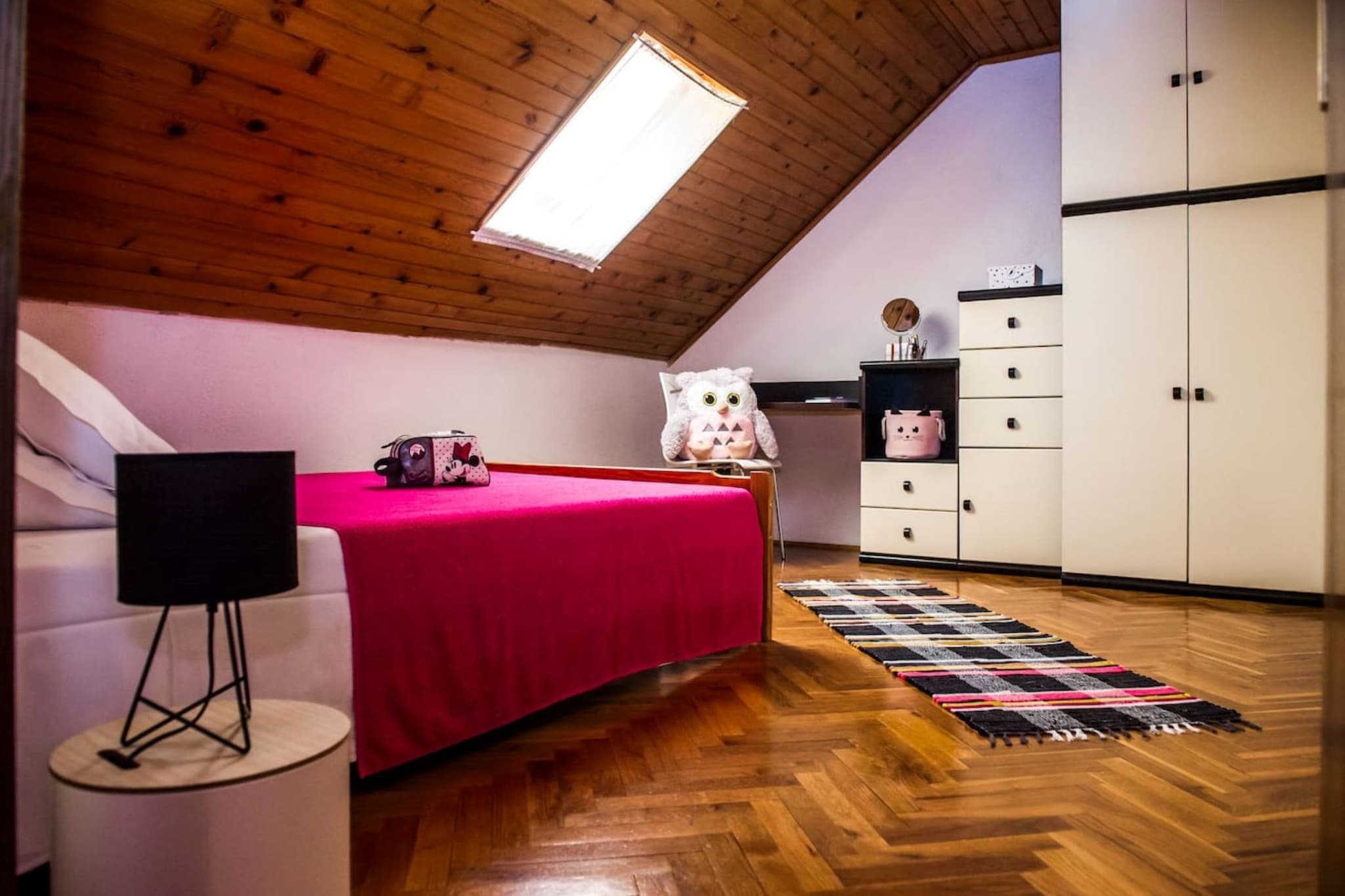 Picturesque House in Kaštela Old Town Near Beach and Local Amenities - Four Bedroom Holiday Home-Chambre