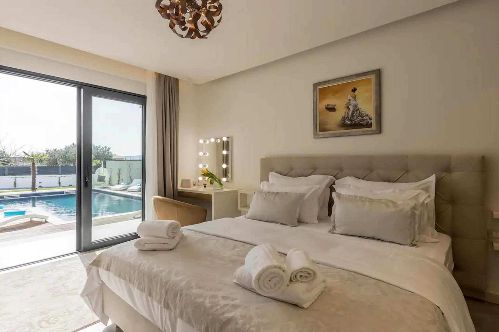 Sophisticated Oasis Residence Villa with Pool - Three Bedroom Villa with Pool-Chambre