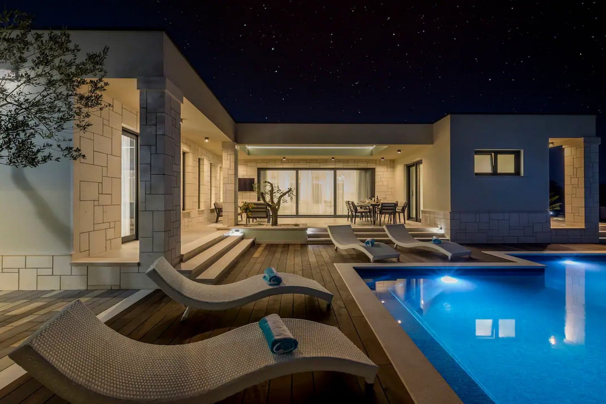 Sophisticated Oasis Residence Villa with Pool - Three Bedroom Villa with Pool-Piscine