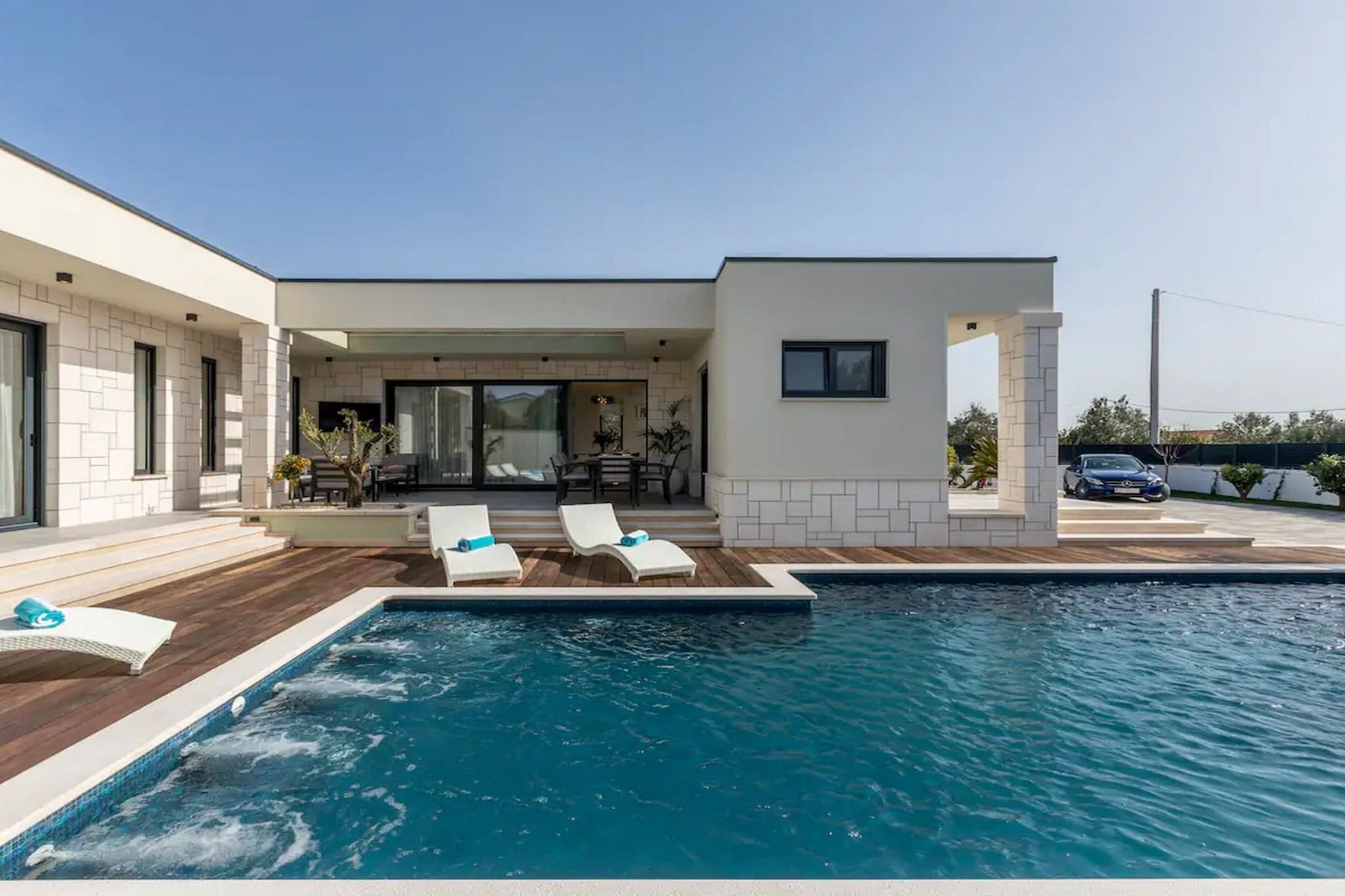 Sophisticated Oasis Residence Villa with Pool - Three Bedroom Villa with Pool-Piscine