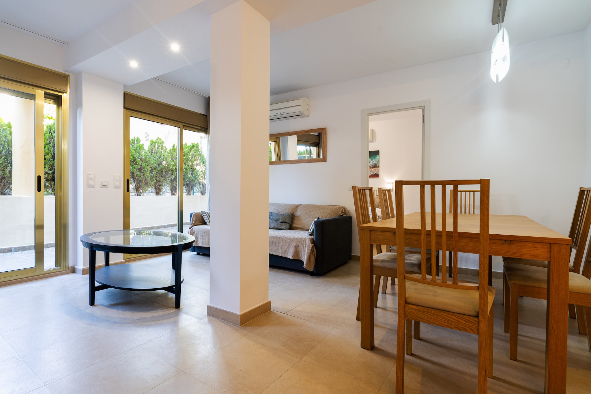 Beachside apartment in Elviria, Romana Playa-Woonkamer