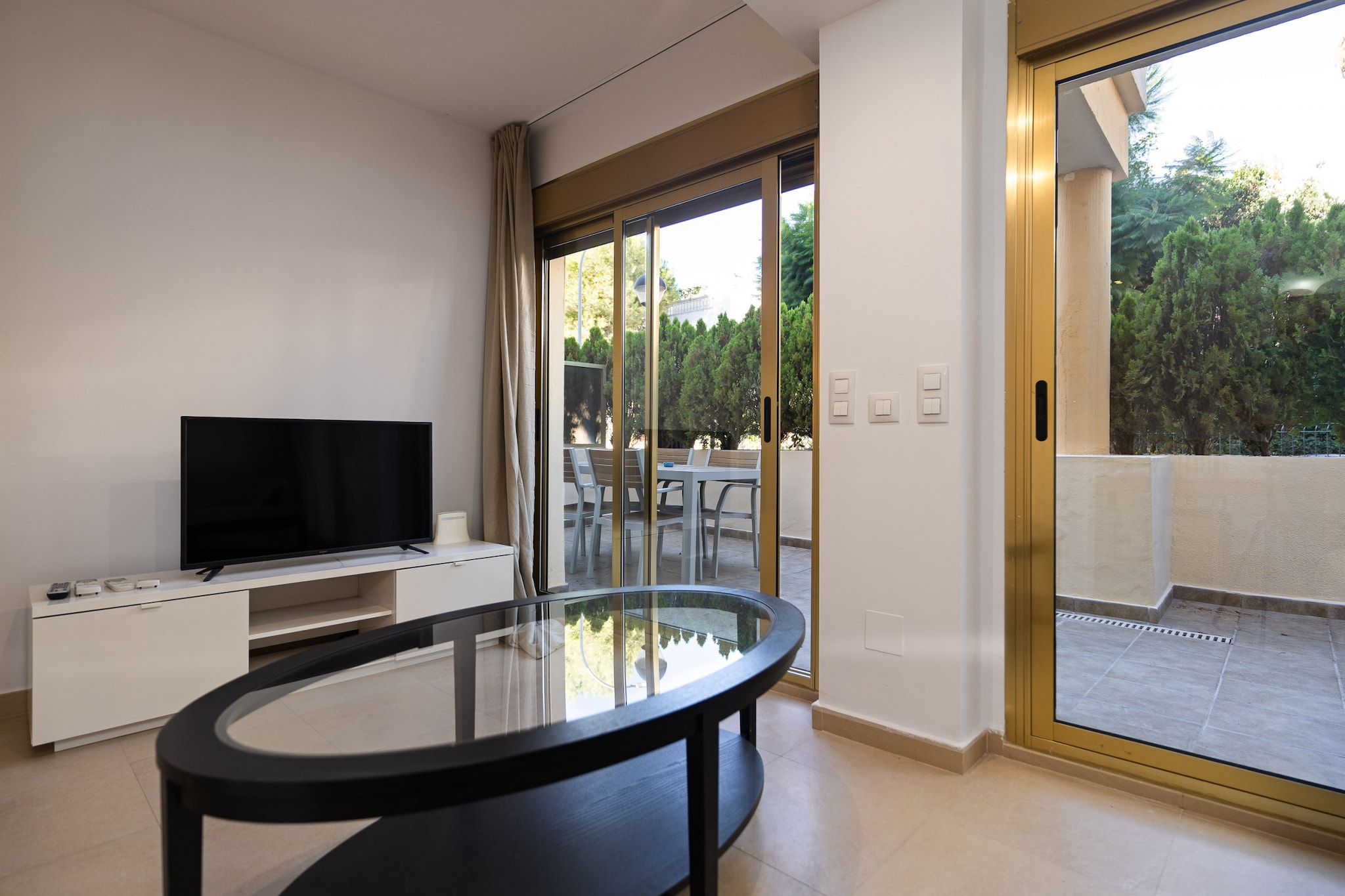 Beachside apartment in Elviria, Romana Playa-Woonkamer