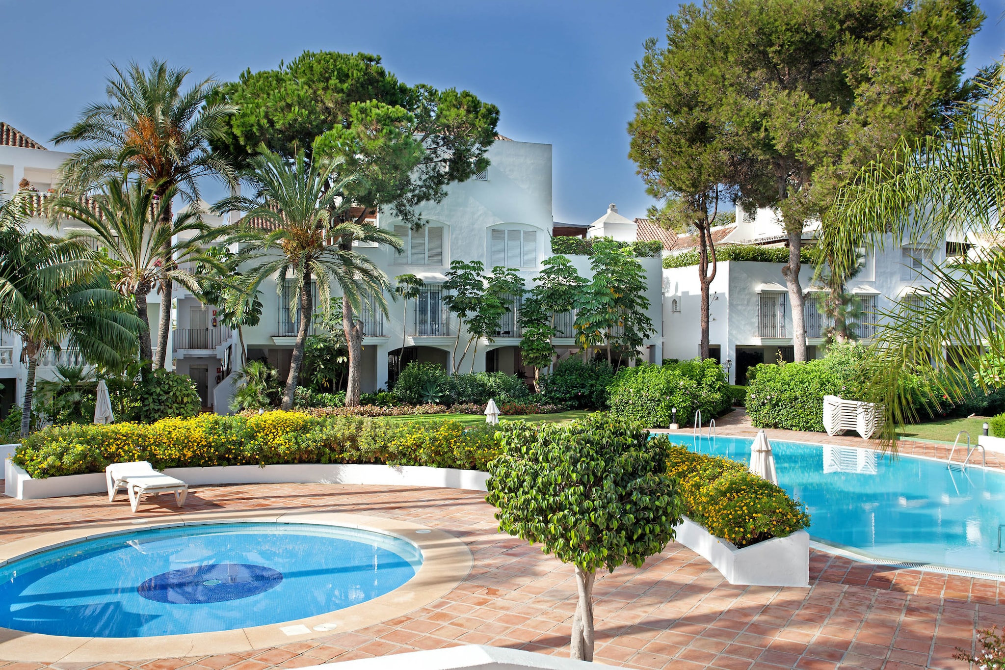 White Pearl beach Elviria H1-Image-tags.