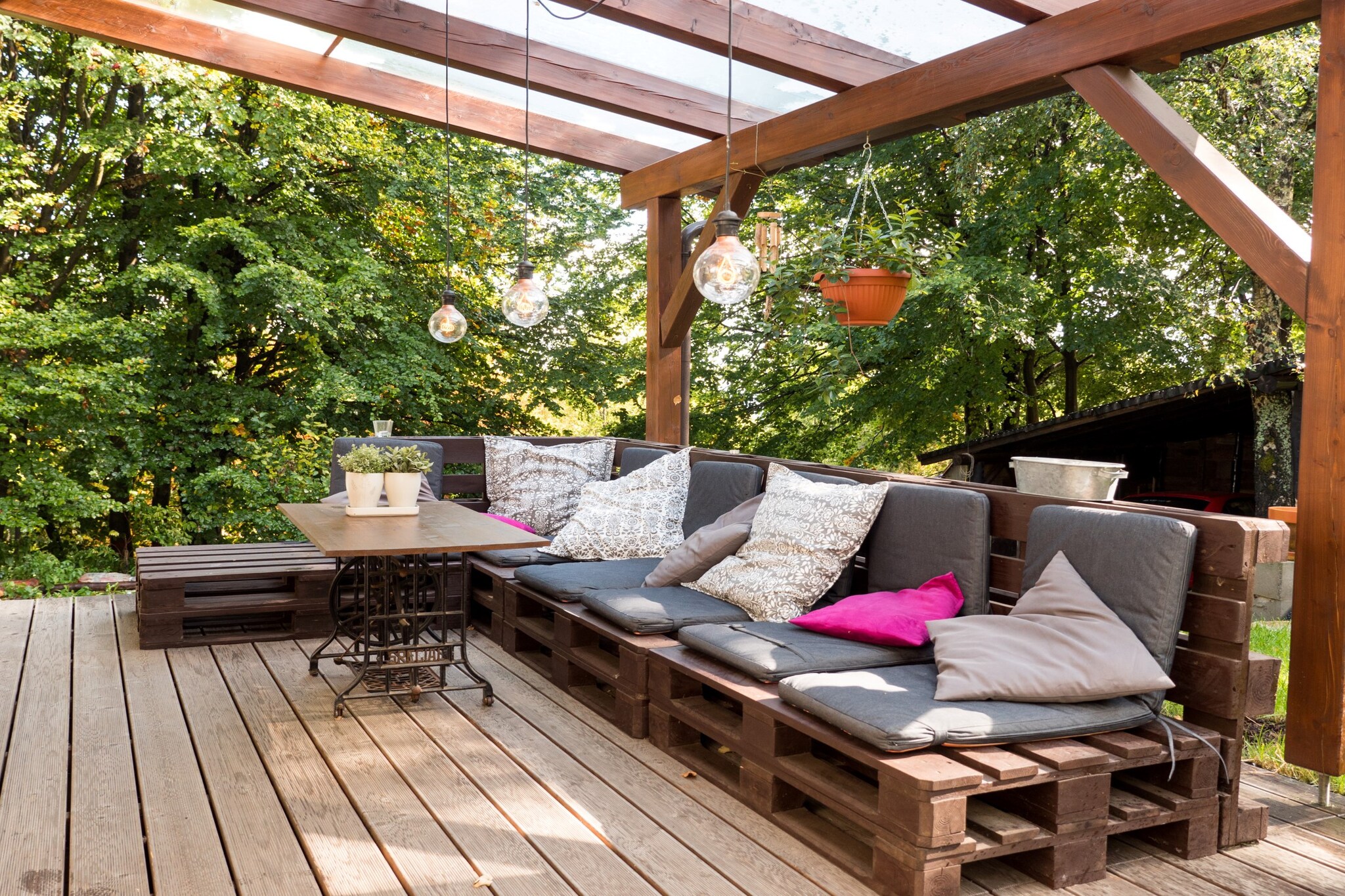 Living room(TV, dining table, seating area), Kitchen(hob(ceramic), electric kettle, coffee machine, oven, dishwasher, fridge, freezer, dishes and cutlery), bedroom(double bed), bedroom(single bed, double bed), bedroom(double sofa bed), bathroom(bath tub, washbasin, toilet), bathroom(shower, washbasin, toilet), Internet access, Garden Furniture , washing machine, heating(electric), terrace(16 m2), garden, BBQ, parking