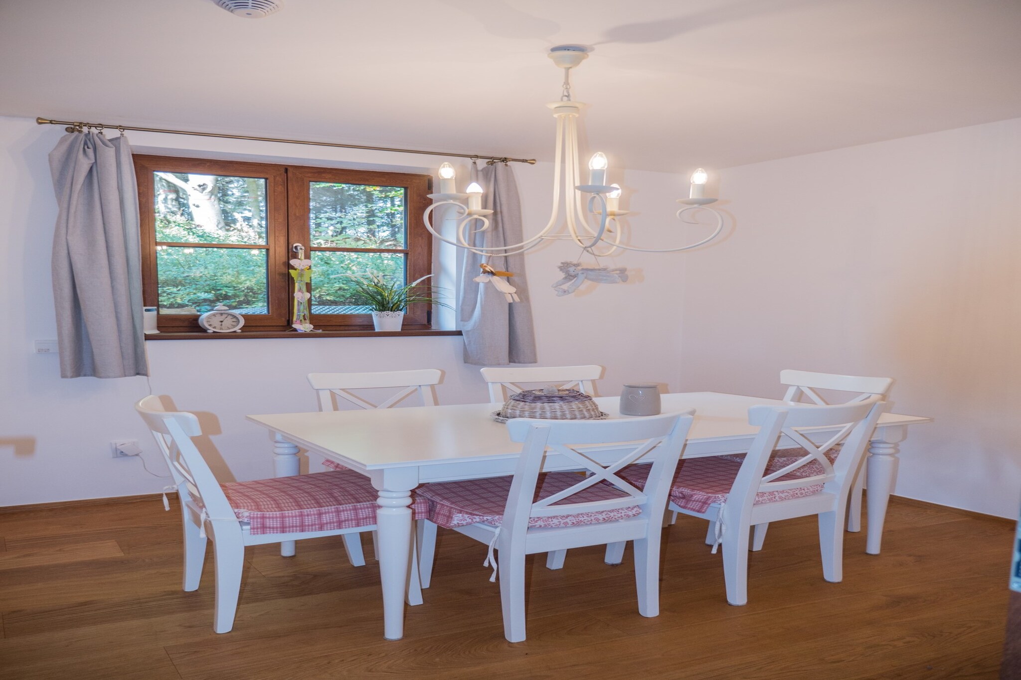 This modern villa, located in the scenic Ore Mountains in western Czech Republic, is an ideal getaway for smaller groups and families with children. The villa spans 112 mÂ² and can accommodate up to 7 guests across 3 cozy bedrooms. It offers all the modern comforts, including WiFi, electric heating, and a dishwasher. The open-plan kitchen, equipped with a ceramic stove, allows you to prepare delicious meals with ease. After a day of exploring or skiing, unwind by the charming wood stove in the spacious sitting area, or relax in one of the two bathrooms with a refreshing bath or shower.

Set in a peaceful, wooded area, the villa offers a beautiful view of the garden and features an inviting covered terrace of 16 mÂ². Enjoy a relaxed breakfast here in the morning, or host a summer or winter barbecue as the day winds down. For a more indulgent experience, two restaurants are located less than a kilometer away, perfect for a luxurious meal after a day of outdoor activities.

The villa is perfectly located for both summer and winter holidays. In summer, you can visit the nearby "Jezero Barbora" lake, just 21 km away, with sandy beaches perfect for a relaxing day by the water. For winter sports enthusiasts, the villa is ideally situated near multiple ski areas, including "Ski Areal Kliny" just steps away, and "Ski Resort MeziborÃ­" and "Ski AreÃ¡l CeskÃ½ JiretÃ­n" within a short drive. Whether you enjoy outdoor adventures, exploring historic villages, or visiting nearby amusement parks and water parks, this villa offers a fantastic base for your Czech holiday.