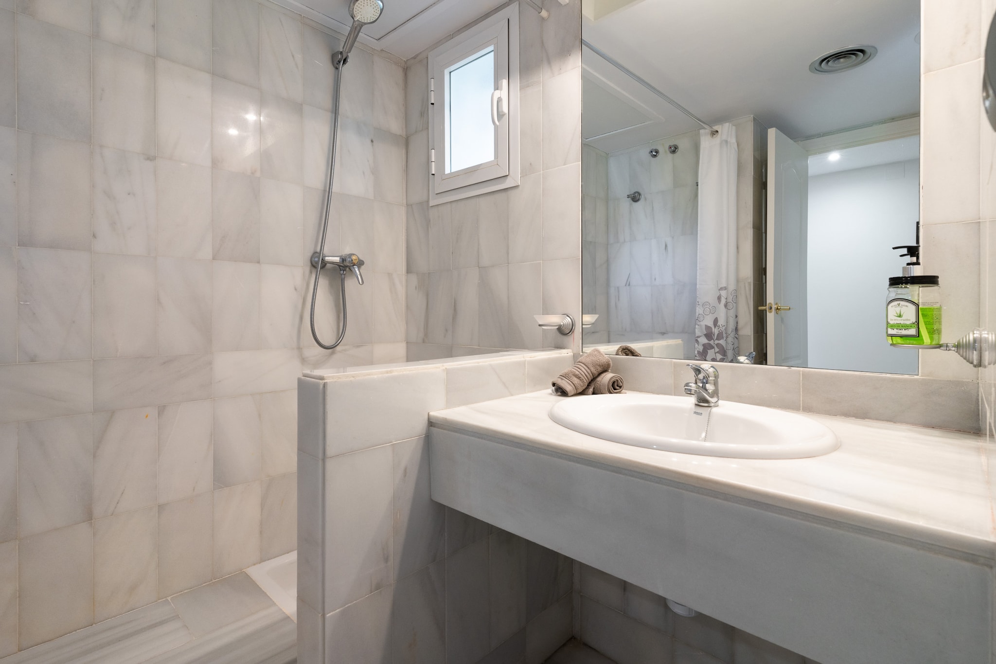 Ground floor apartment los Naranjos 8-Badkamer