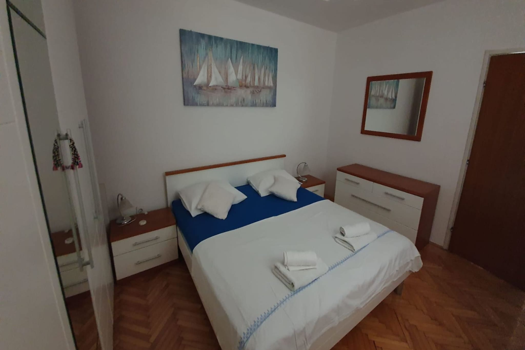 Spacious Apartment Steps from the Beach, with Private Terrace and Grill - Three Bedroom Apartment-Chambre