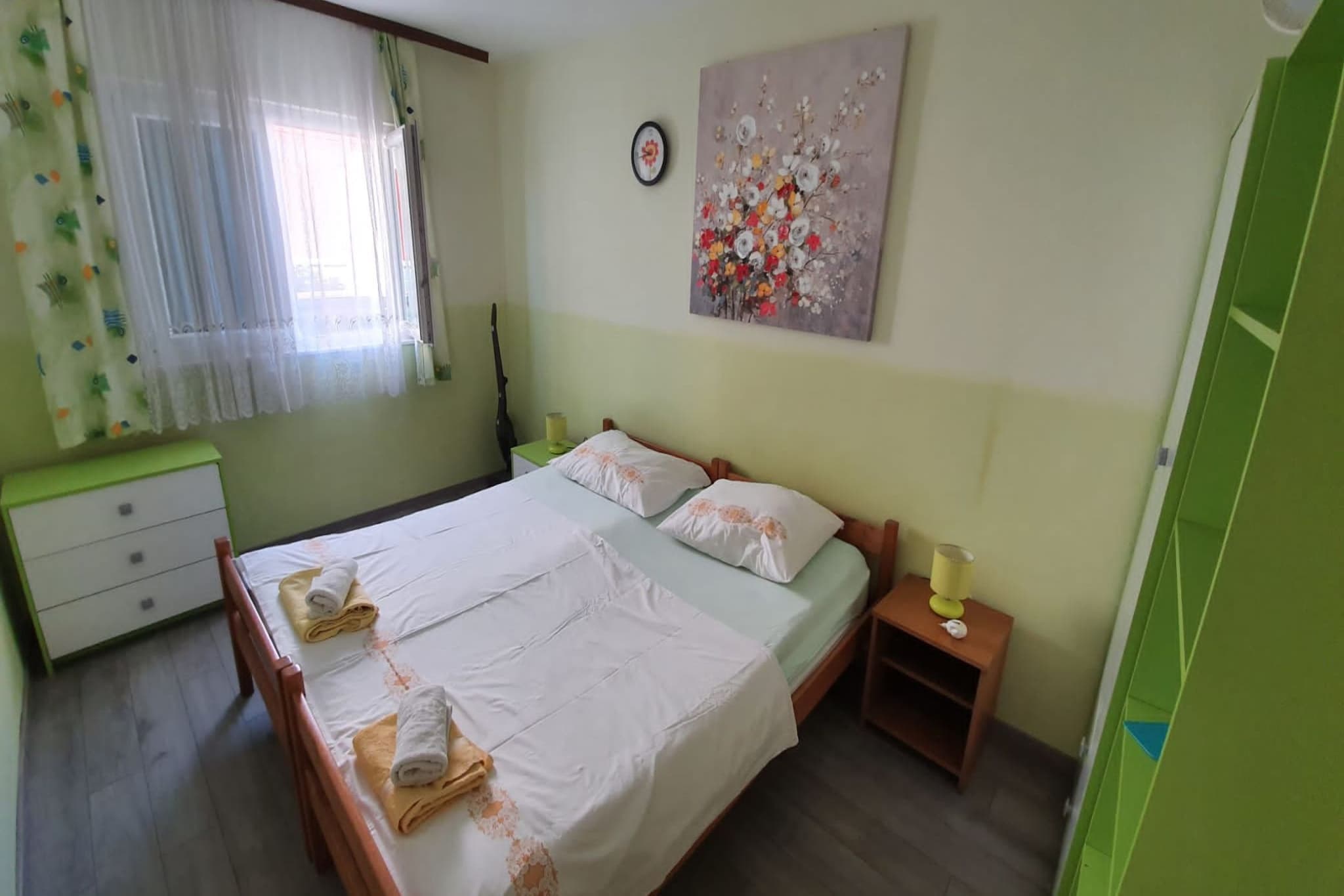Spacious Apartment Steps from the Beach, with Private Terrace and Grill - Three Bedroom Apartment-Chambre