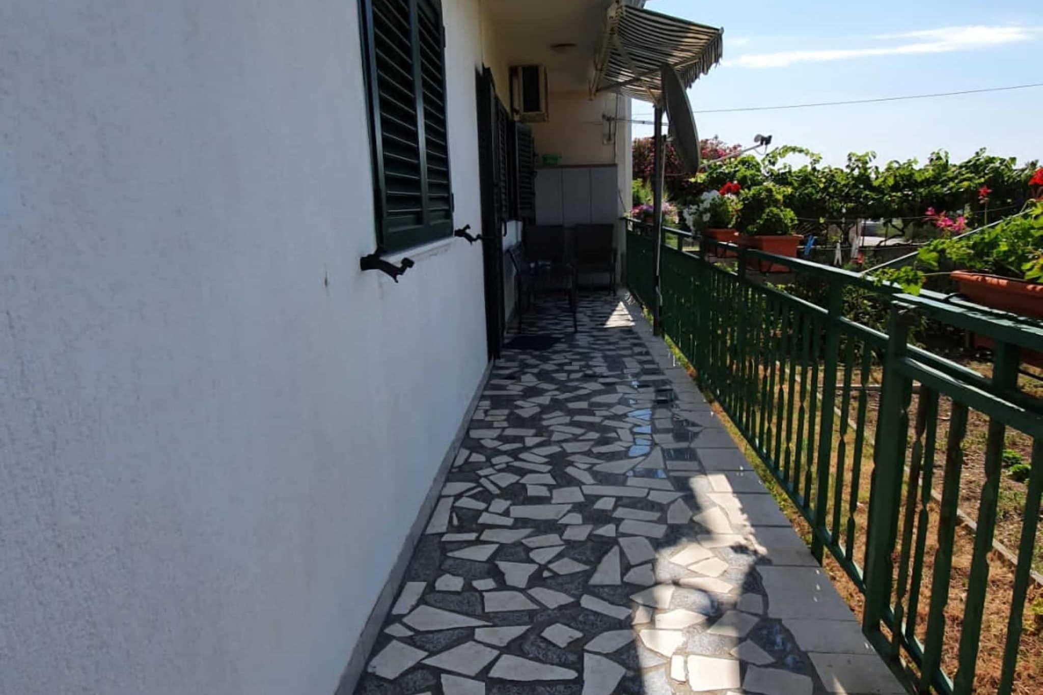 Spacious Apartment Steps from the Beach, with Private Terrace and Grill - Three Bedroom Apartment-Terrasse
