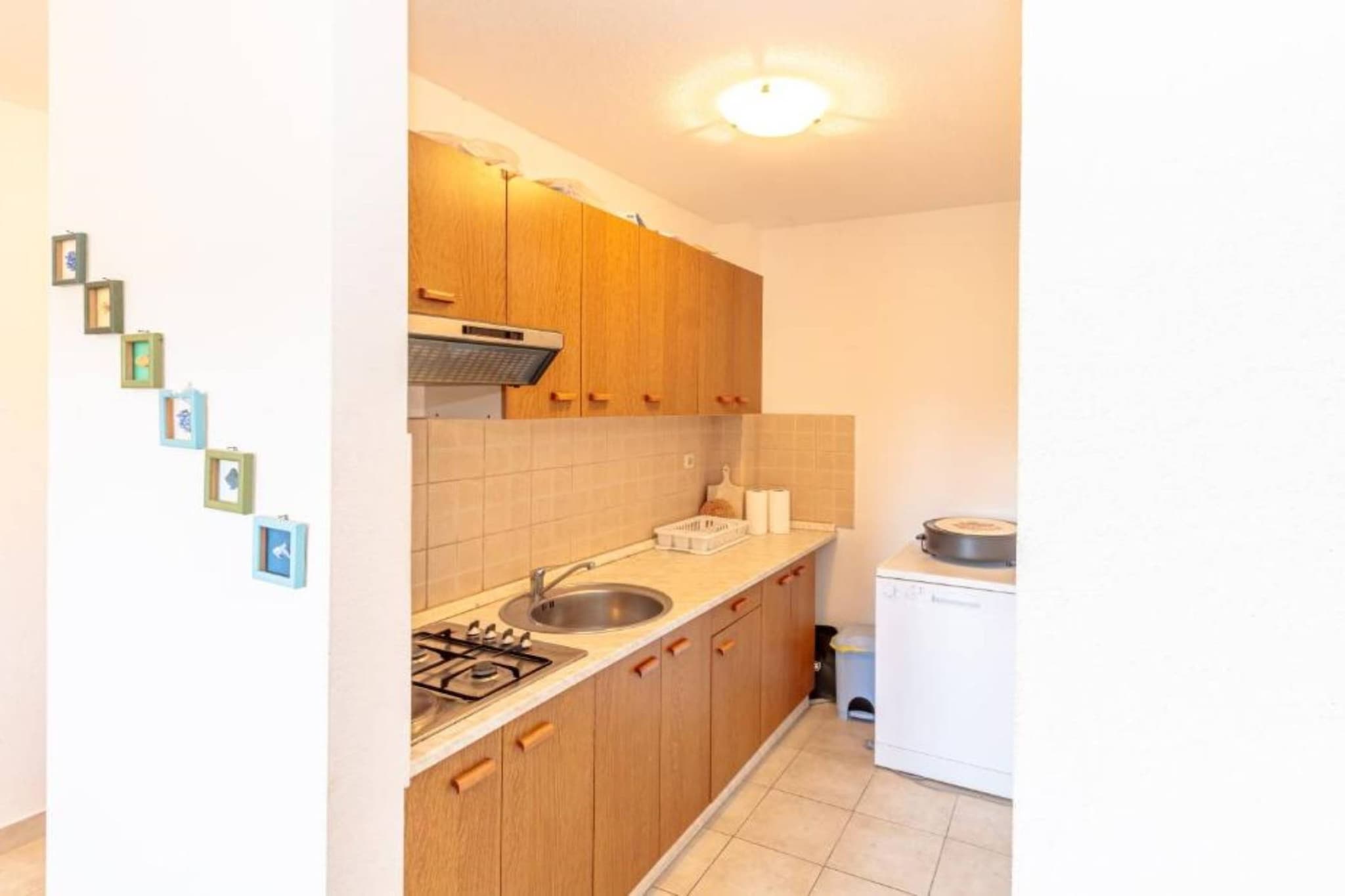 Charming and Cozy Okrug Gornji Apartment with Balcony - One Bedroom Apartment with Balcony-Kitchen