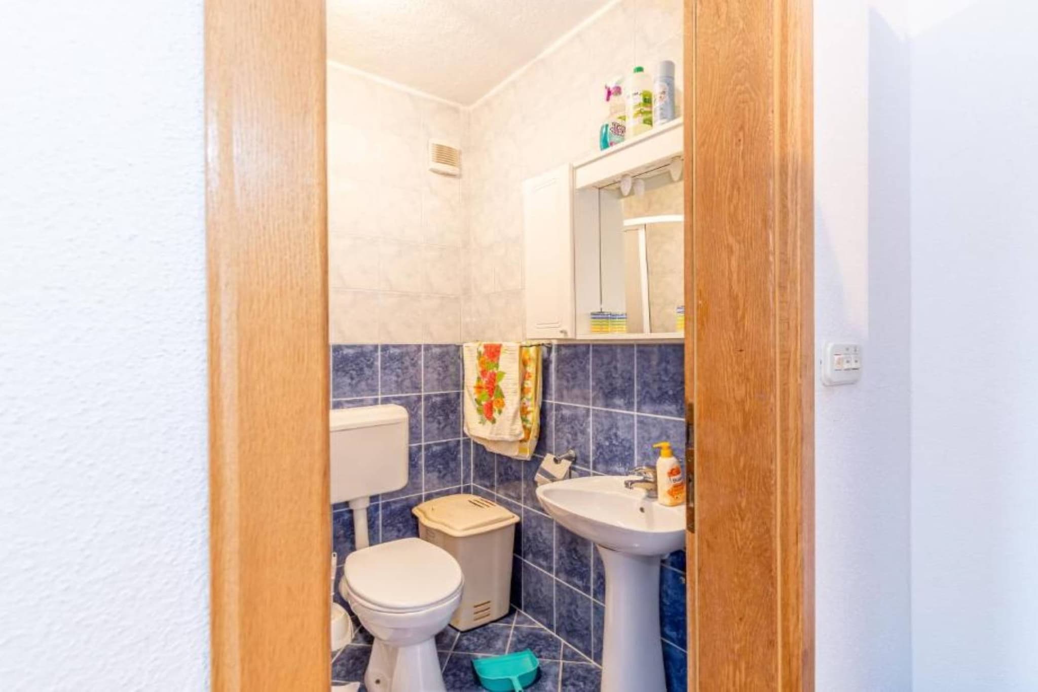 Charming and Cozy Okrug Gornji Apartment with Balcony - One Bedroom Apartment with Balcony-Bathroom