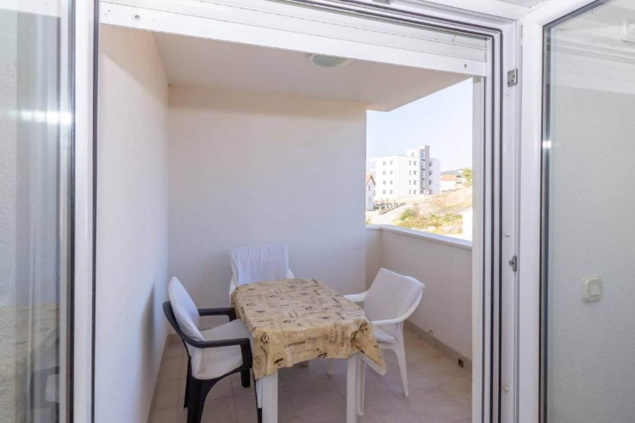 Charming and Cozy Okrug Gornji Apartment with Balcony - One Bedroom Apartment with Balcony