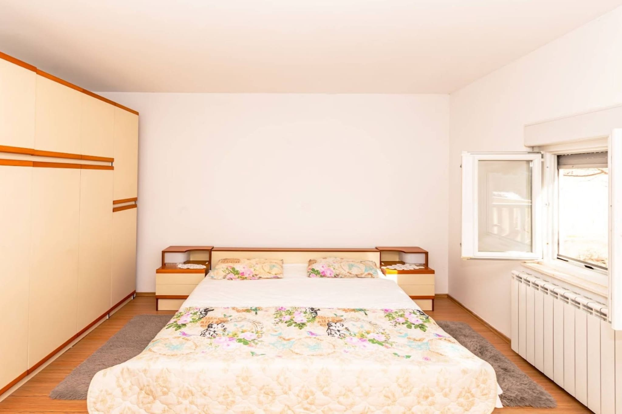 Sunny and Sleek Apartment Kastel Novi with Terrace - Three Bedroom Apartment with Terrace