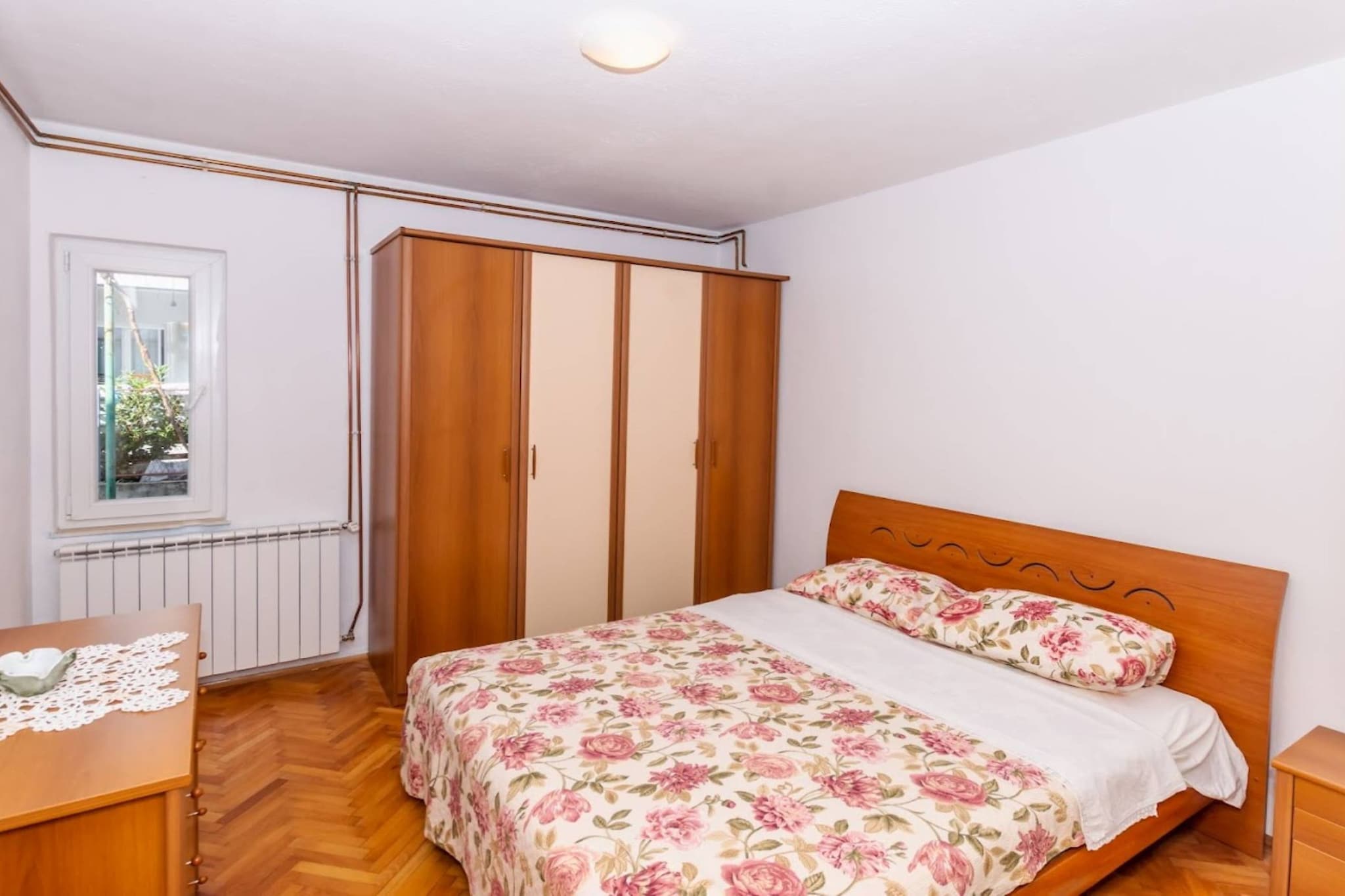 Sunny and Sleek Apartment Kastel Novi with Terrace - Three Bedroom Apartment with Terrace-Schlafzimmer