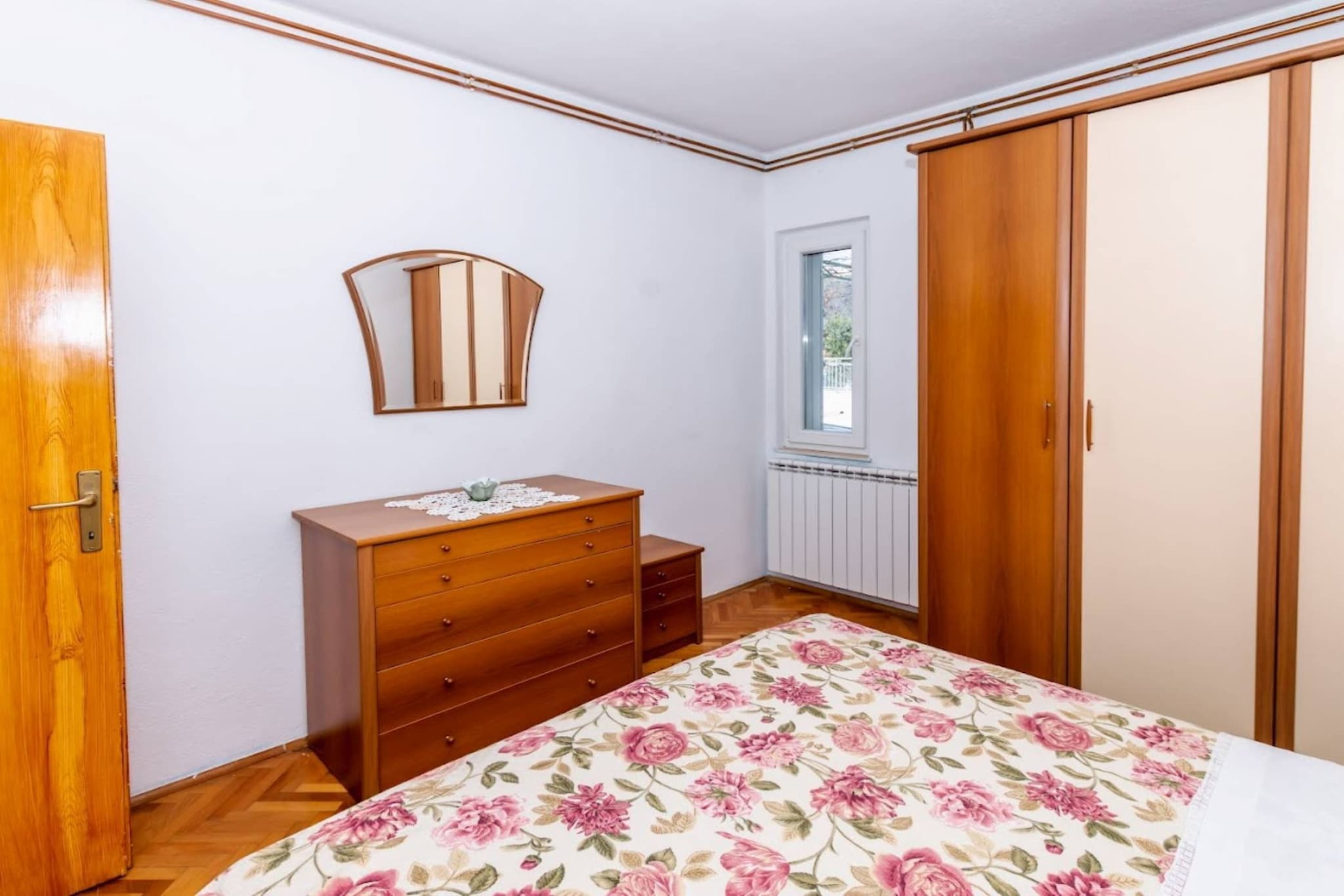 Sunny and Sleek Apartment Kastel Novi with Terrace - Three Bedroom Apartment with Terrace-Schlafzimmer
