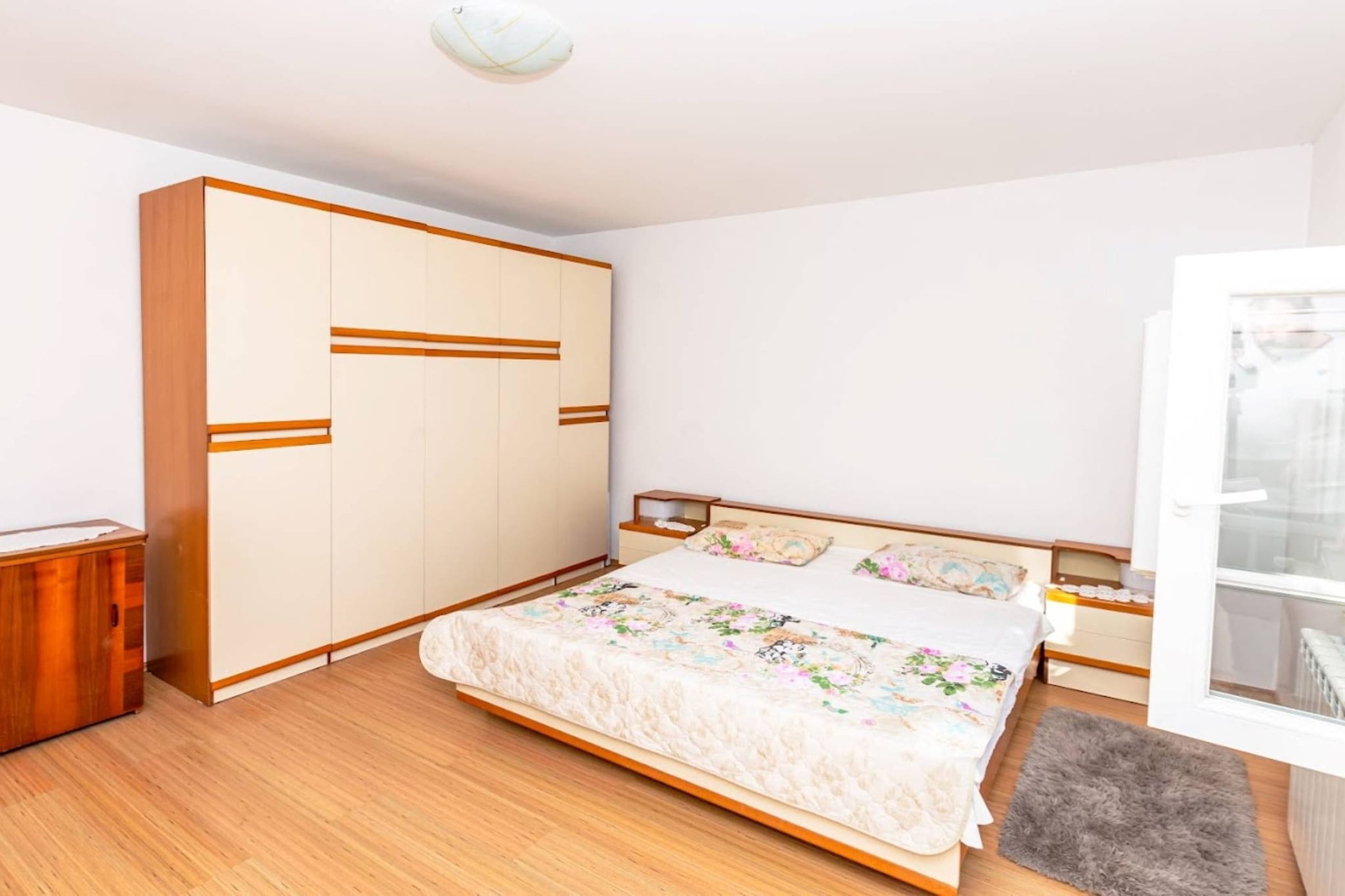 Sunny and Sleek Apartment Kastel Novi with Terrace - Three Bedroom Apartment with Terrace-Schlafzimmer