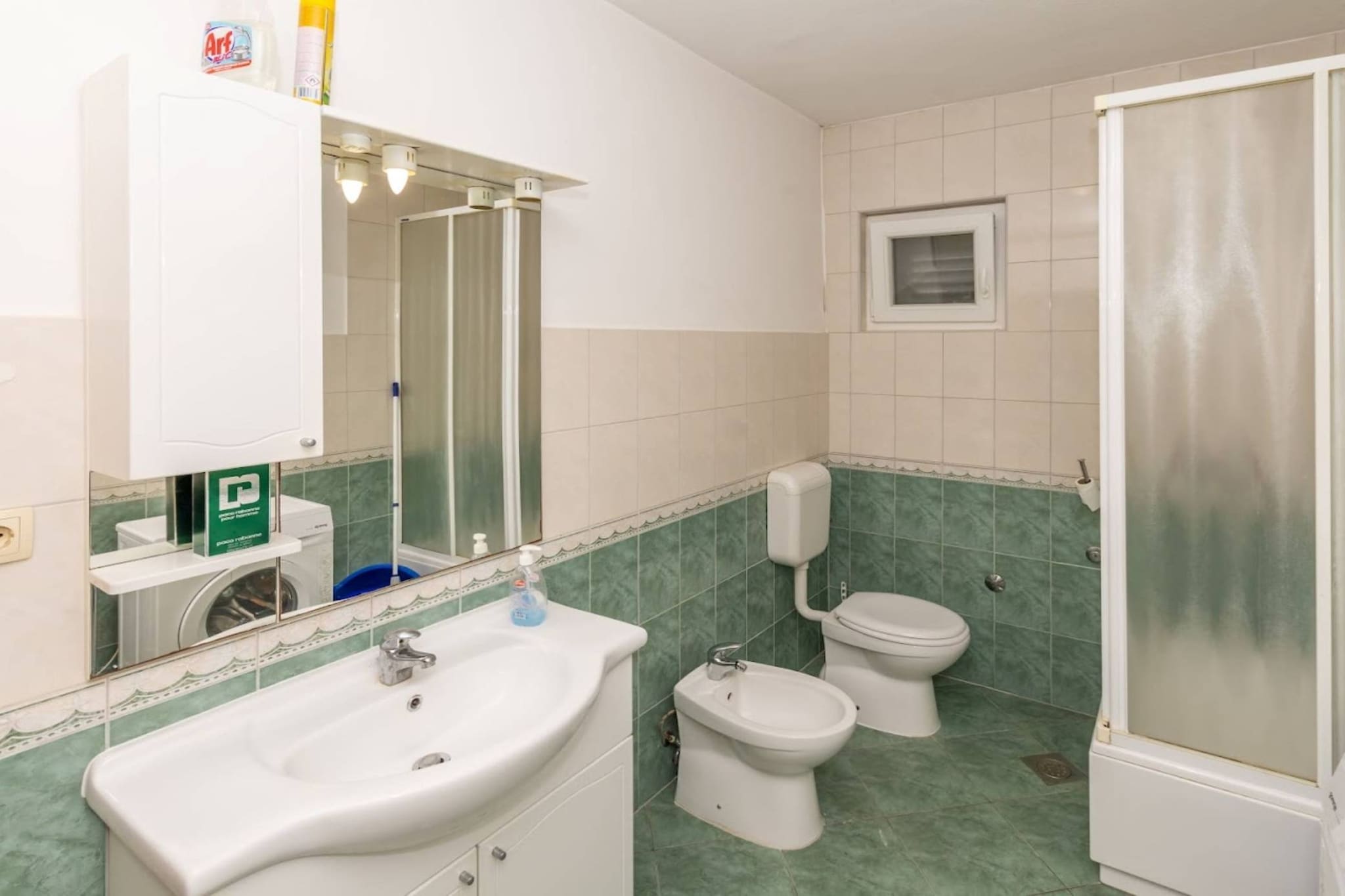 Sunny and Sleek Apartment Kastel Novi with Terrace - Three Bedroom Apartment with Terrace-Badezimmer