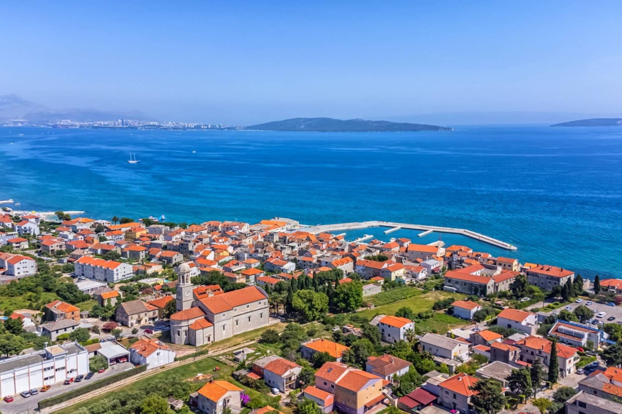 Sunny and Sleek Apartment Kastel Novi with Terrace - Three Bedroom Apartment with Terrace