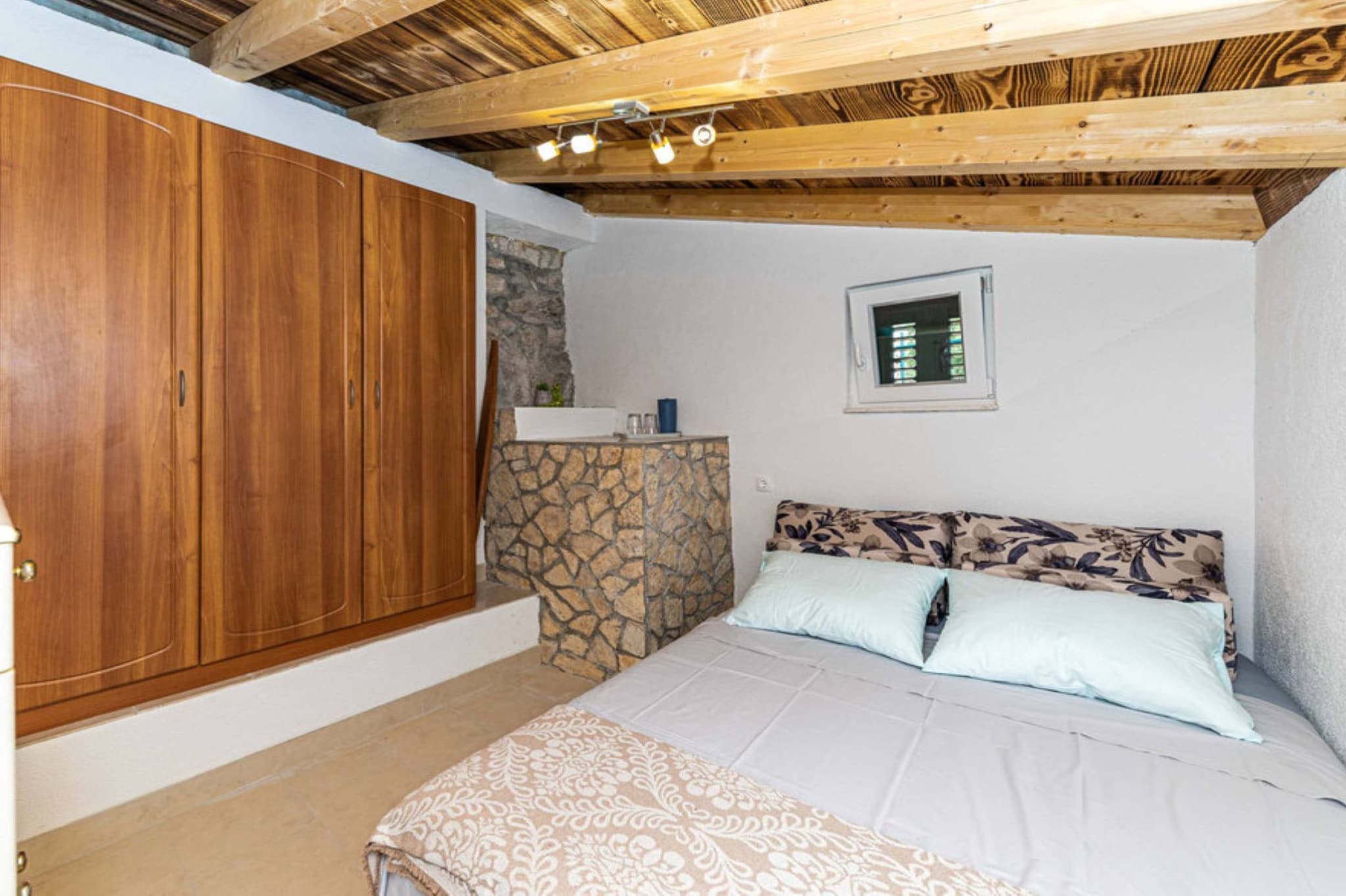 Countryside Idyllic Holiday Home with Pool - Three Bedroom Holiday Home with Pool-Bedroom