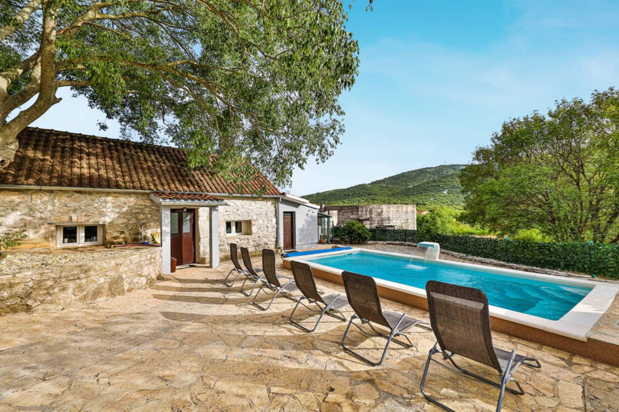 Countryside Idyllic Holiday Home with Pool - Three Bedroom Holiday Home with Pool-Pool