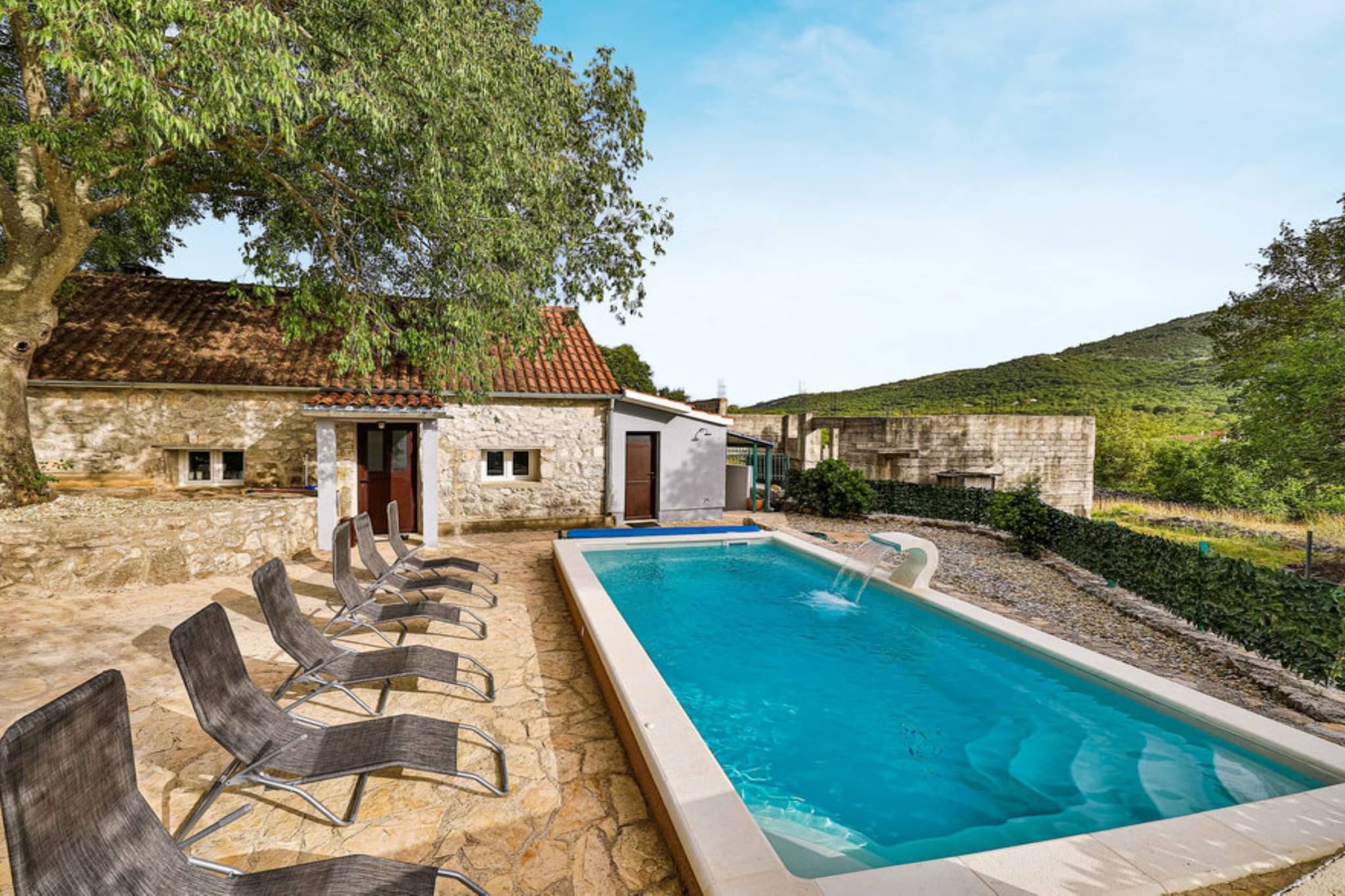 Countryside Idyllic Holiday Home with Pool - Three Bedroom Holiday Home with Pool-Pool