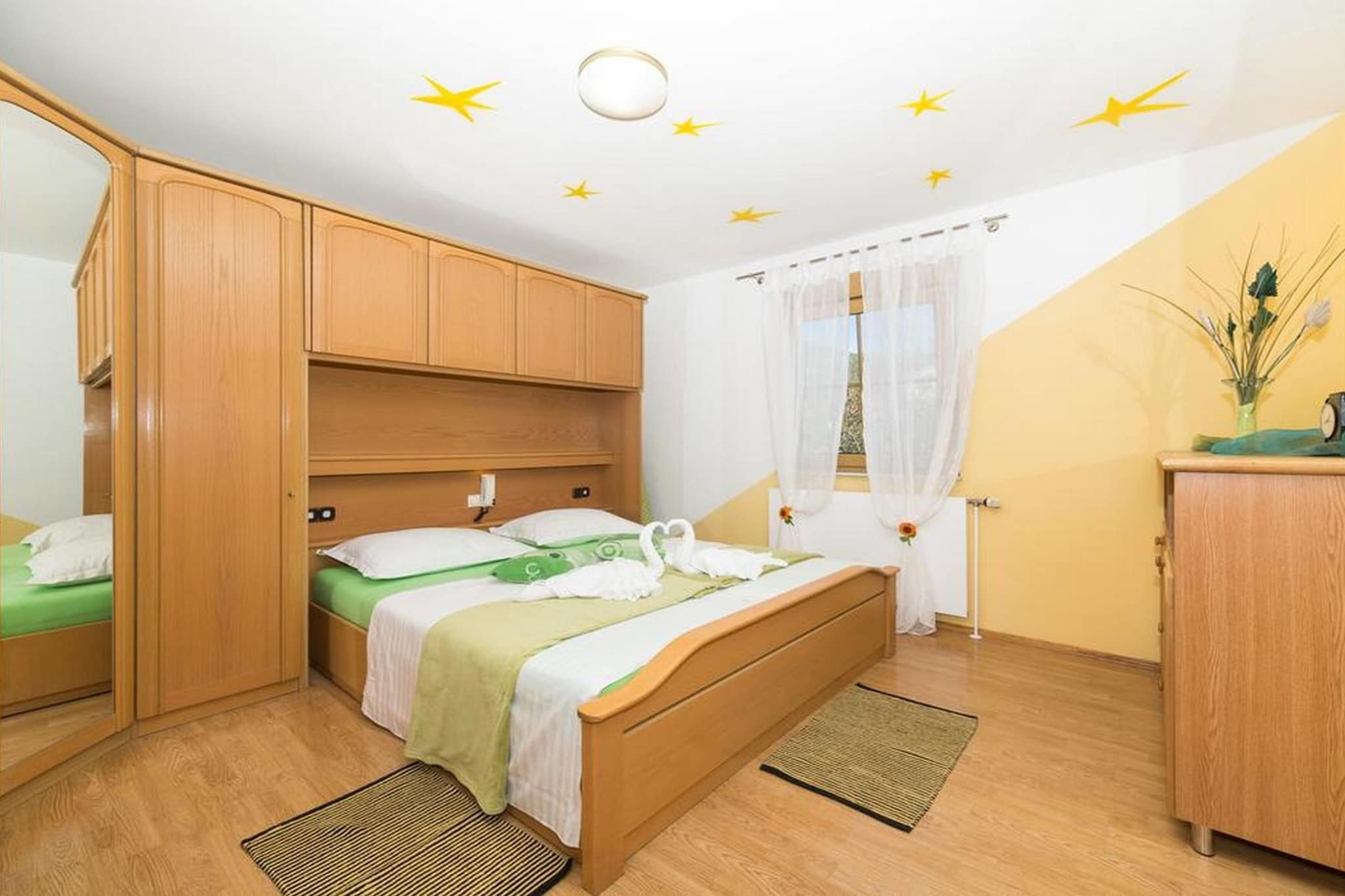 Spacious Holiday Home with Pool and Hot Tub in Kastel Stari - Four Bedroom Holiday Home with Pool