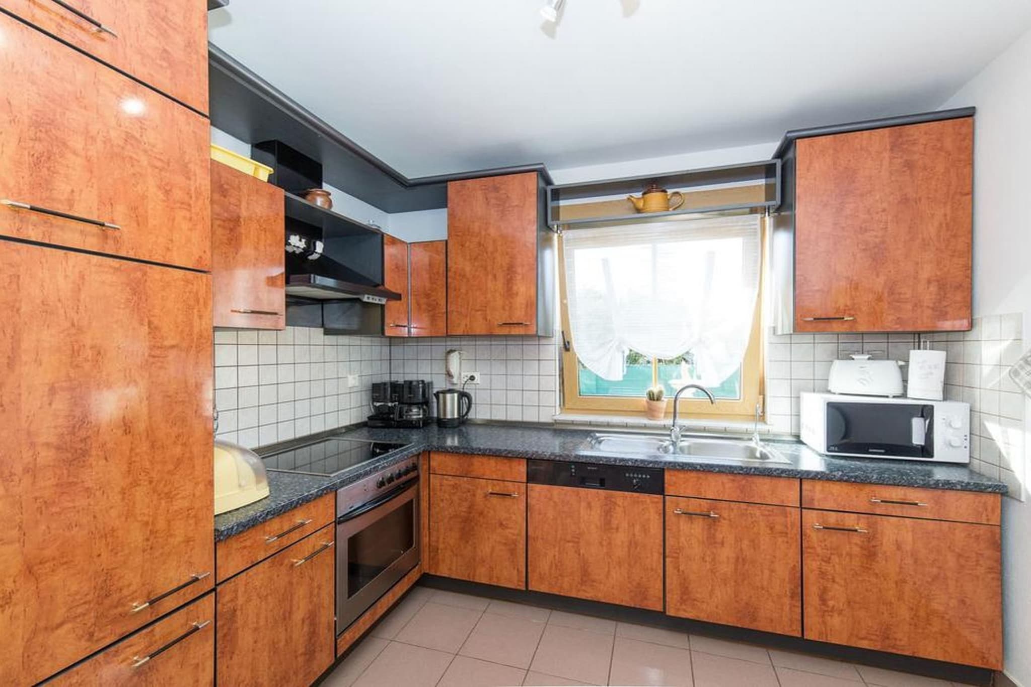 Spacious Holiday Home with Pool and Hot Tub in Kastel Stari - Four Bedroom Holiday Home with Pool-Cuisine
