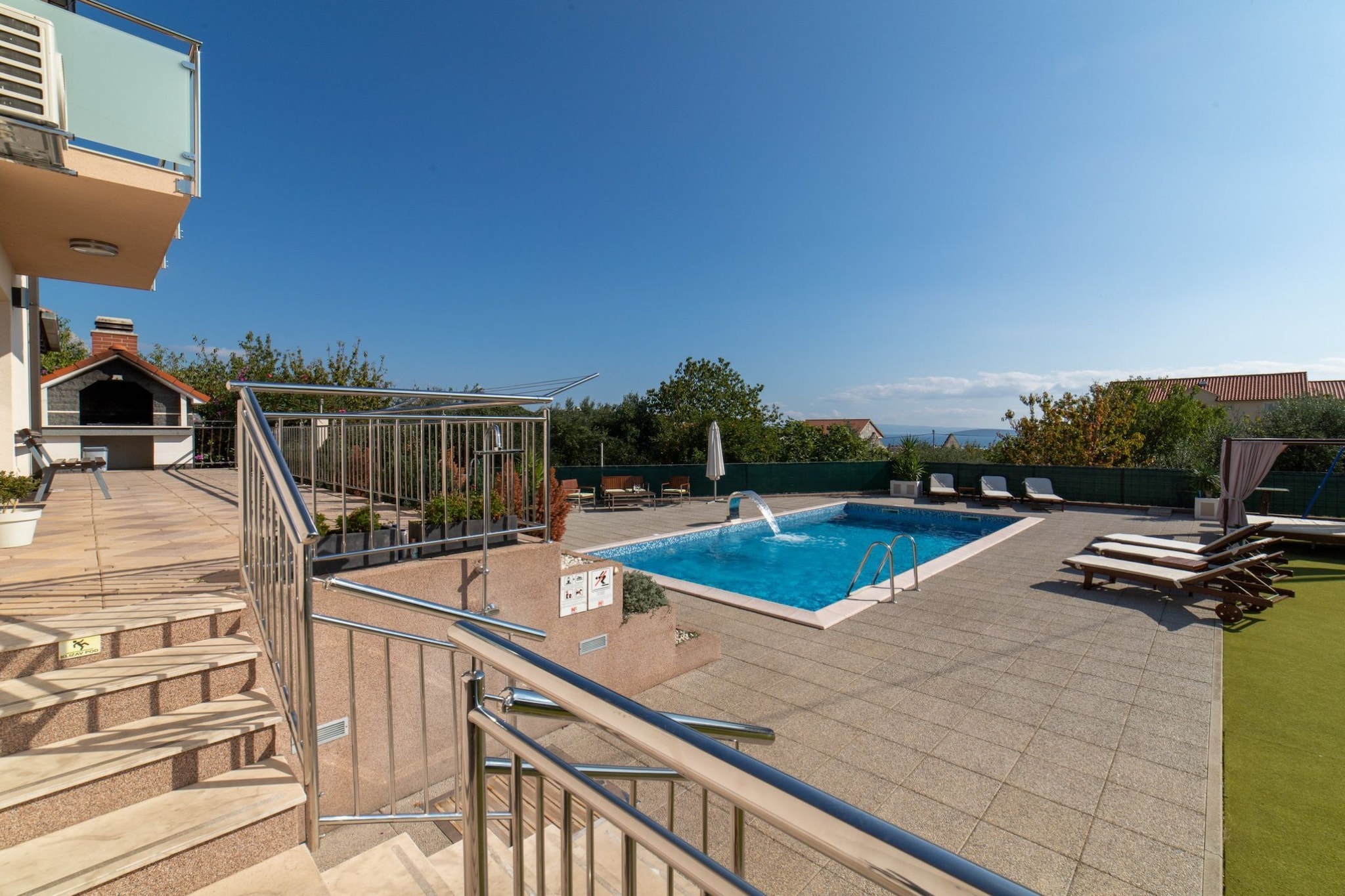 Spacious Holiday Home with Pool and Hot Tub in Kastel Stari - Four Bedroom Holiday Home with Pool-Vue