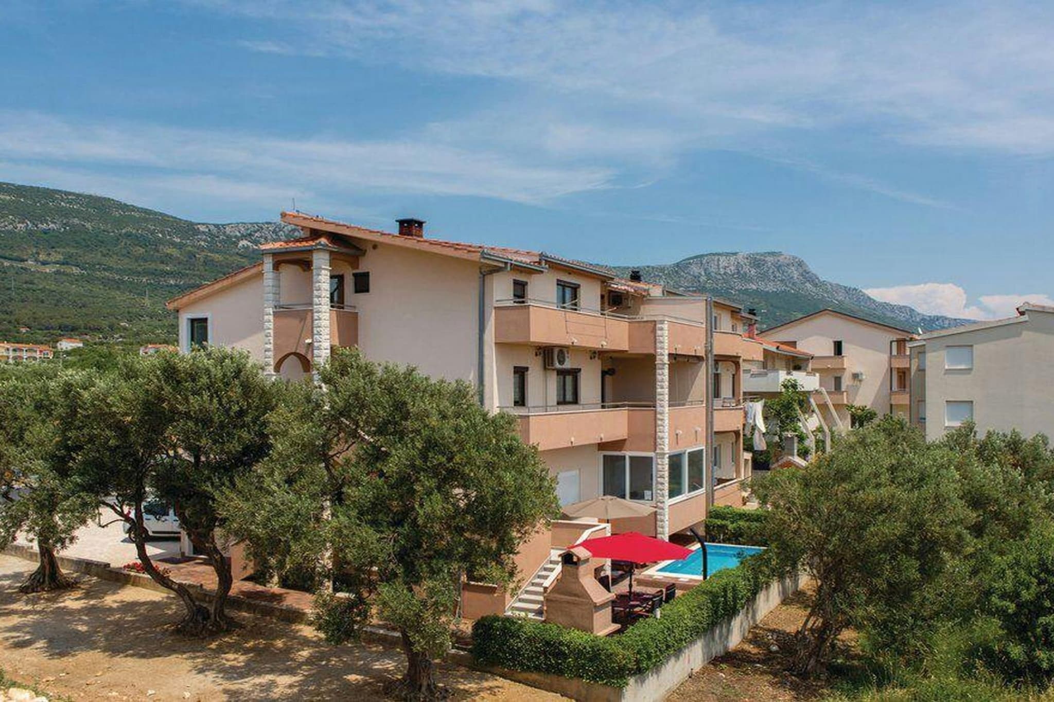 Charming Villa with Outdoor Pool, BBQ, and Sun Deck in Tranquil Kaštela Area - Five bedroom Villa-Extérieur