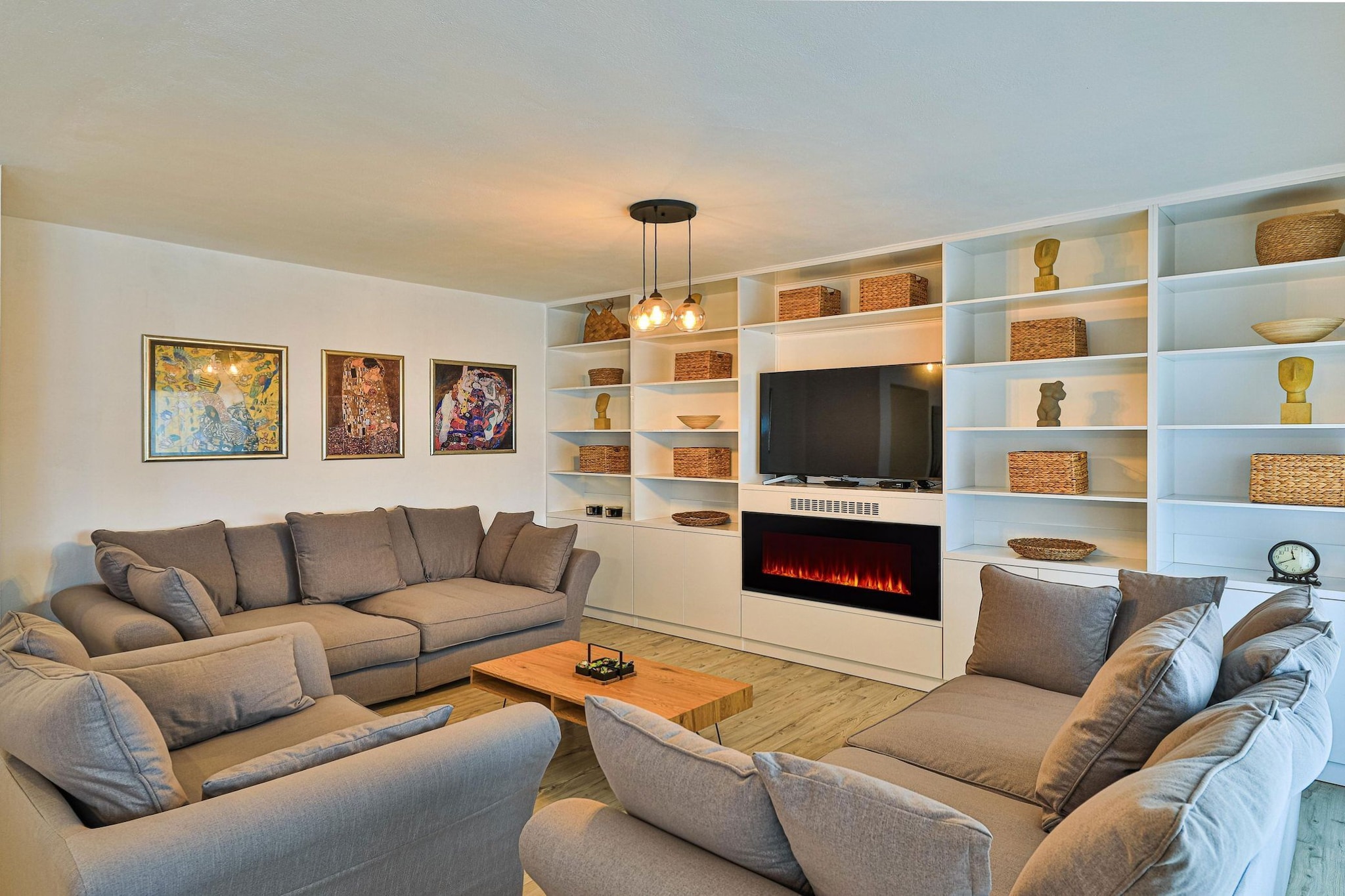 Charming Villa with Outdoor Pool, BBQ, and Sun Deck in Tranquil Kaštela Area - Five bedroom Villa-Salon