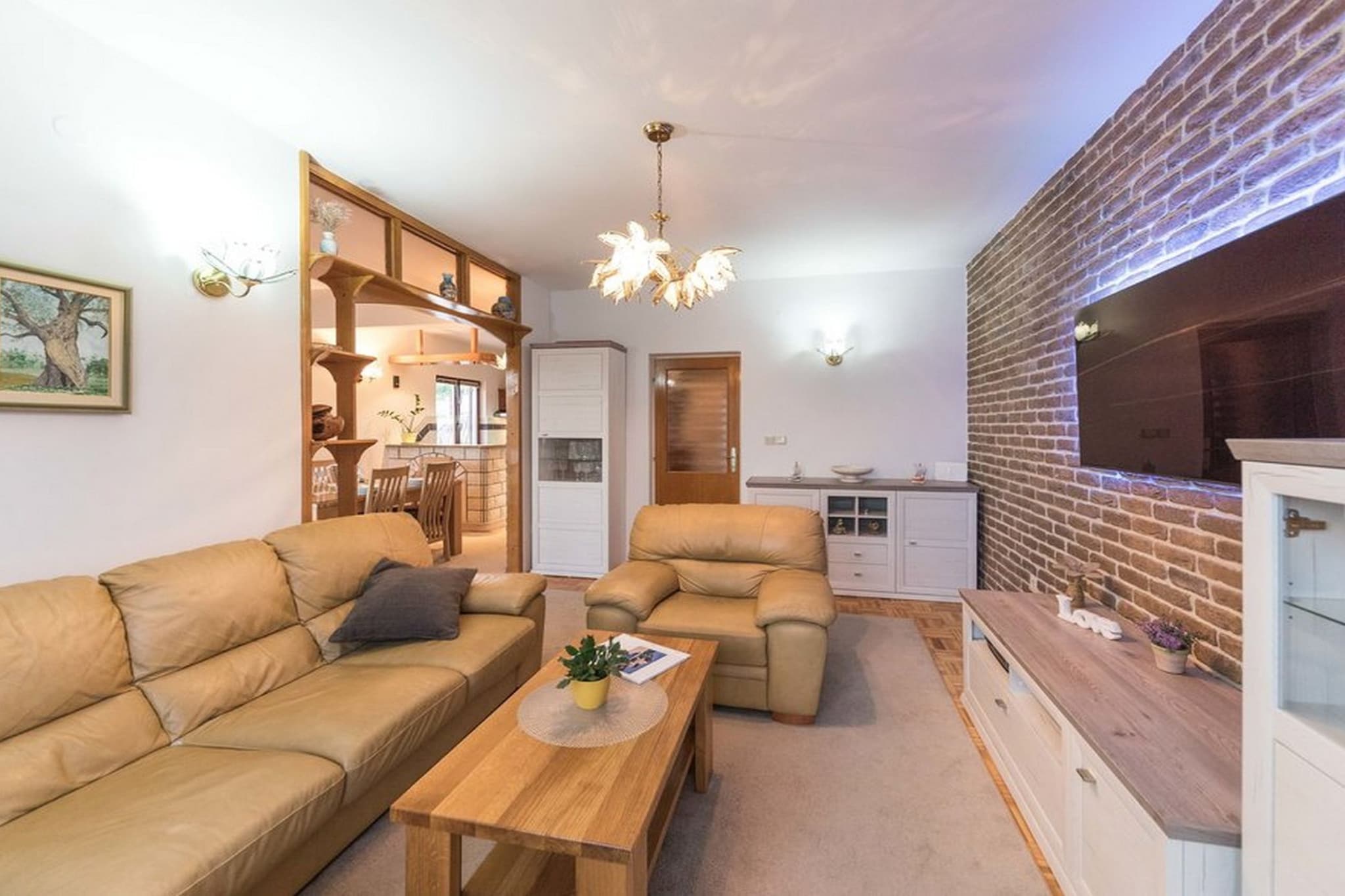 Relaxing Holiday Home with Pool, Fitness Area, and Entertainment Facilities - Six Bedroom Holiday Home-Wohnzimmer
