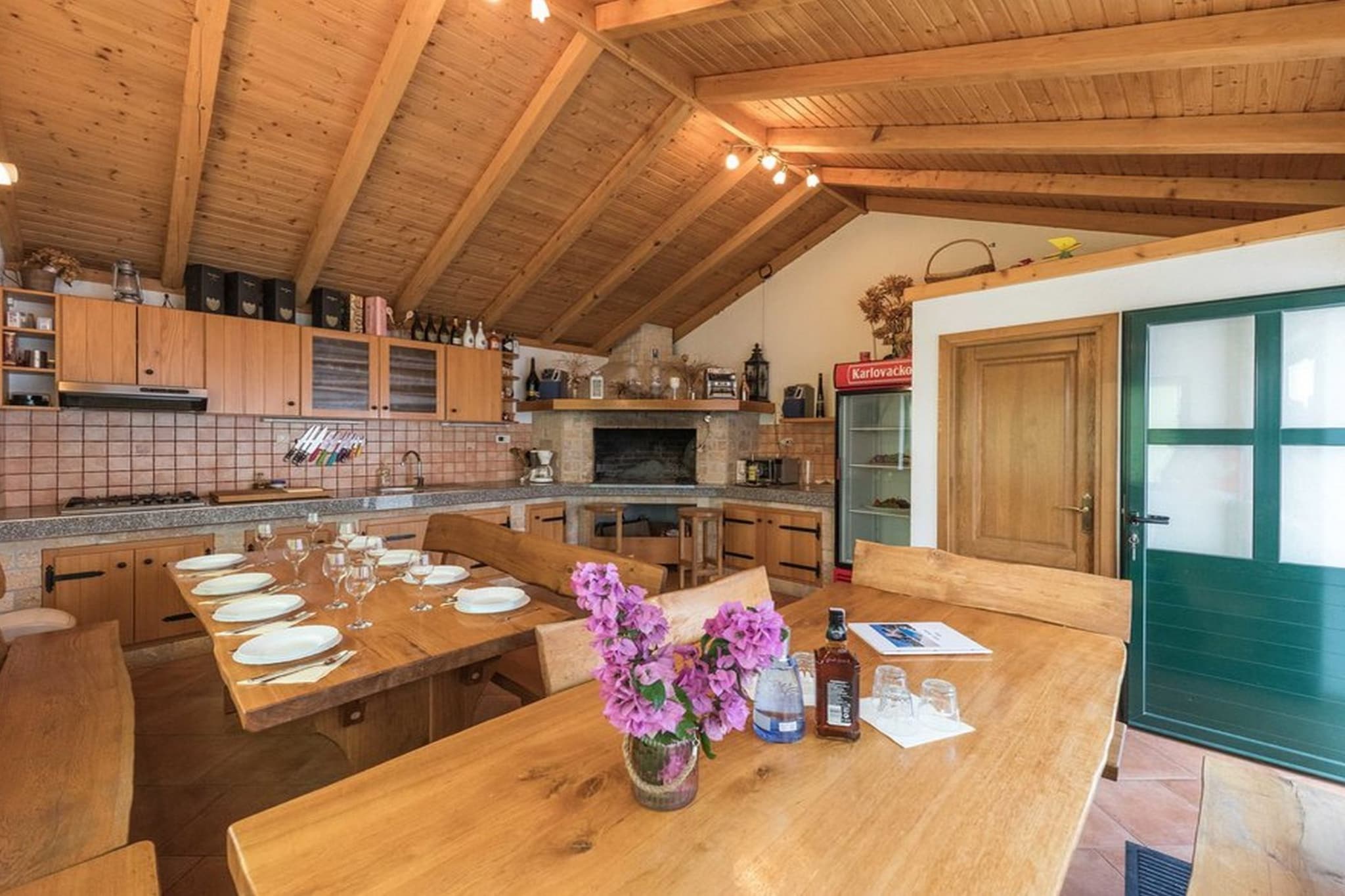 Relaxing Holiday Home with Pool, Fitness Area, and Entertainment Facilities - Six Bedroom Holiday Home-Esszimmer