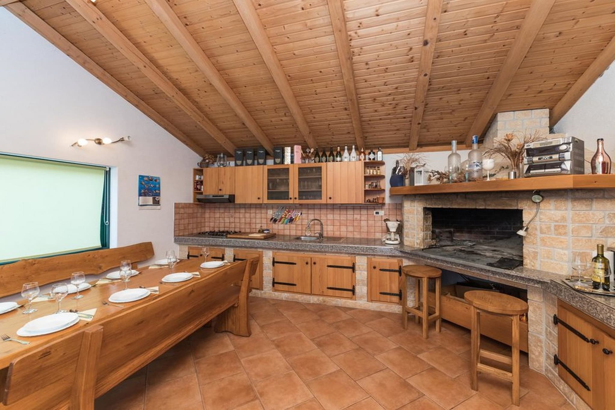 Relaxing Holiday Home with Pool, Fitness Area, and Entertainment Facilities - Six Bedroom Holiday Home-Esszimmer