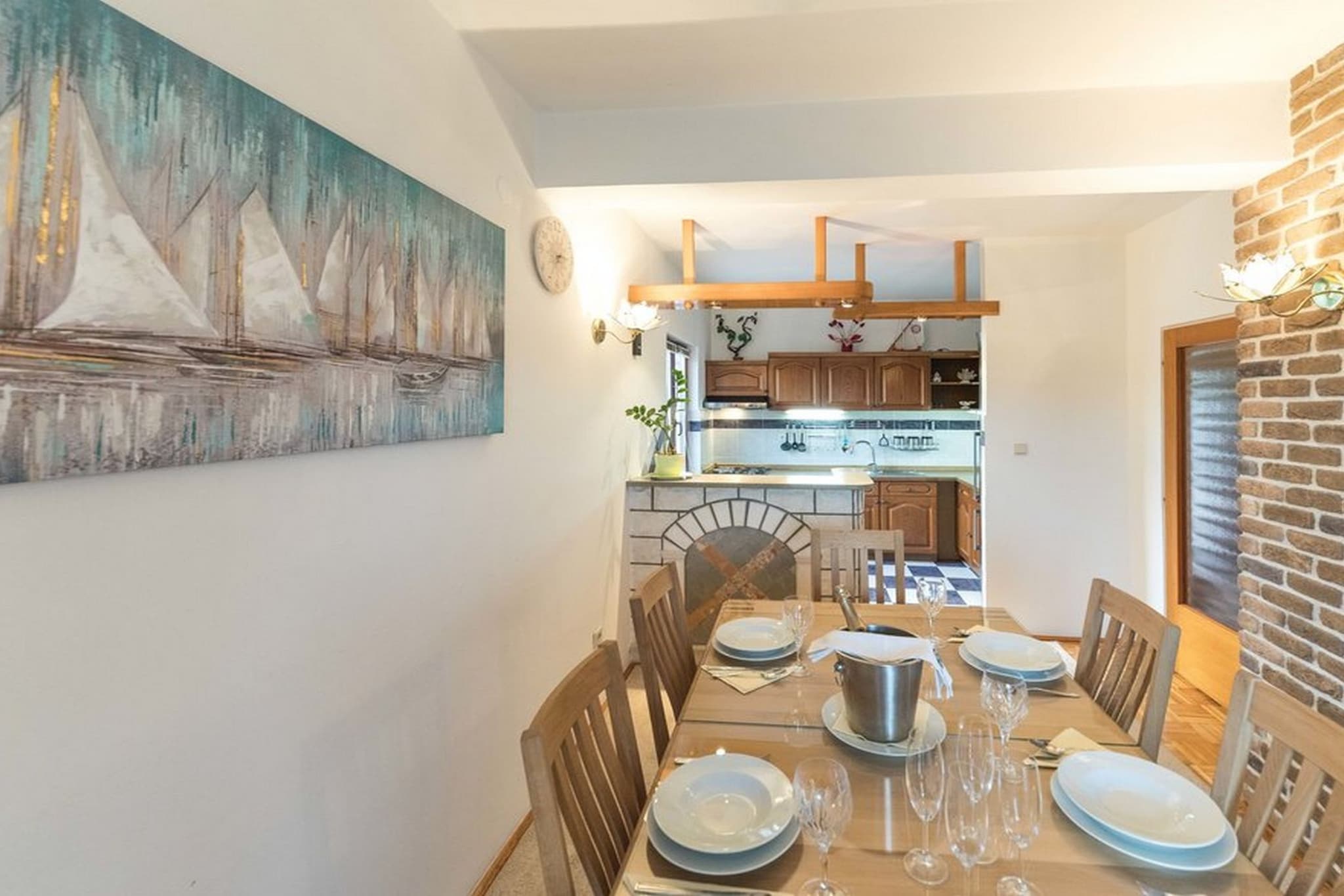 Relaxing Holiday Home with Pool, Fitness Area, and Entertainment Facilities - Six Bedroom Holiday Home-Esszimmer